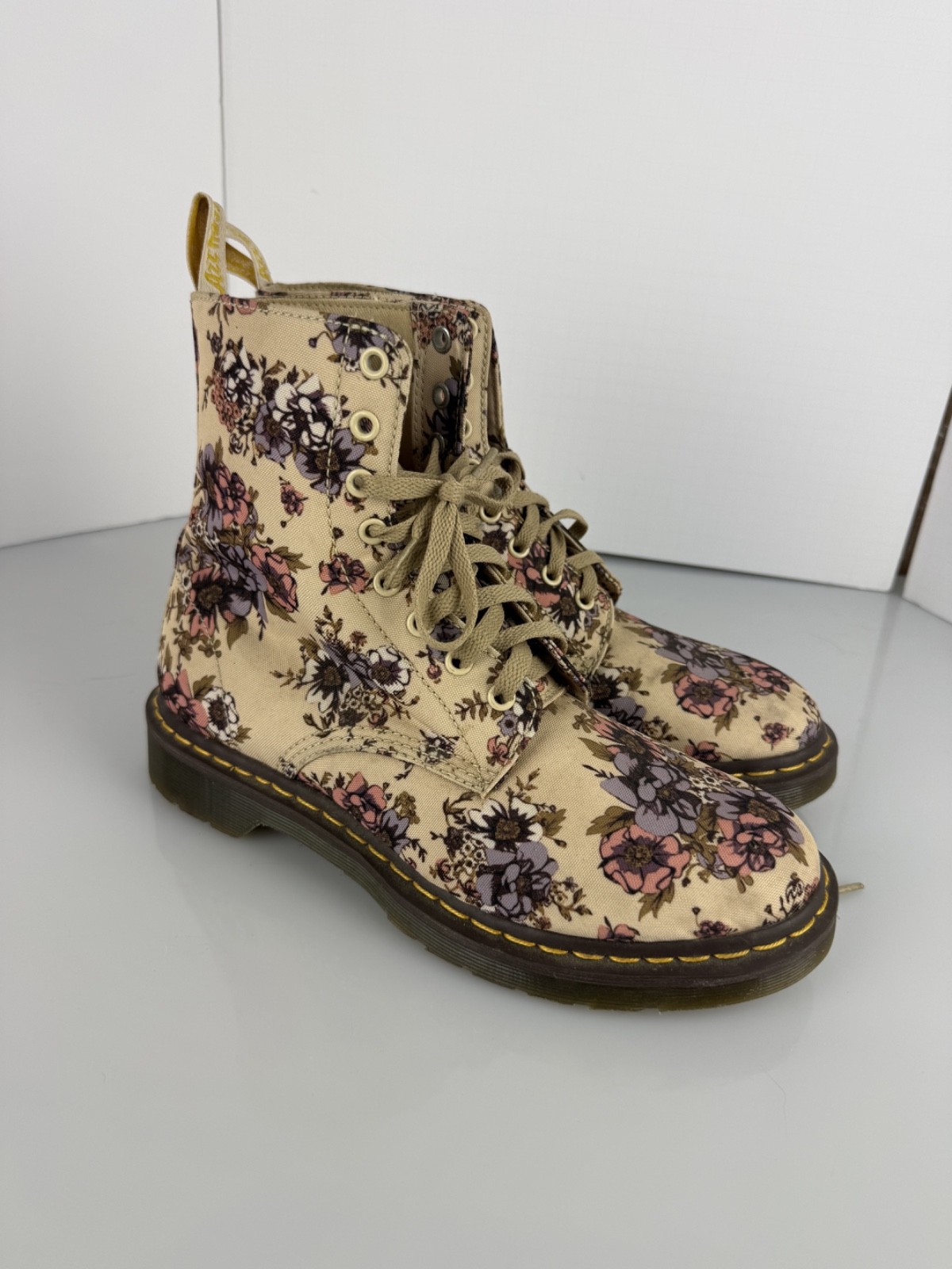 Dr. Martens Beckett Tan Beige Floral Woman\'s Size 10 EUR 42 Canvas Boots. NICE Dr. Martens Beckett Tan Beige Floral Woman\'s Size 10 EUR 42 Canvas Boots. NICE
