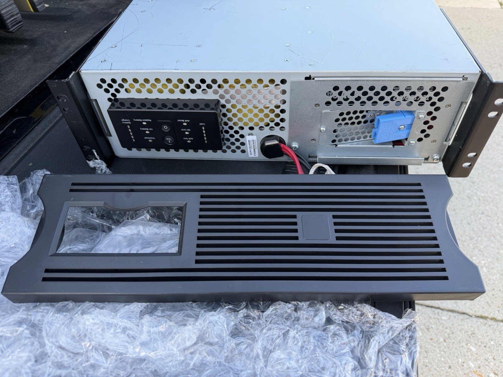 APC SUA3000RMXL3U 3000VA 120V 3U Rackmount Power Backup APC SUA3000RMXL3U 3000VA 120V 3U Rackmount Power Backup