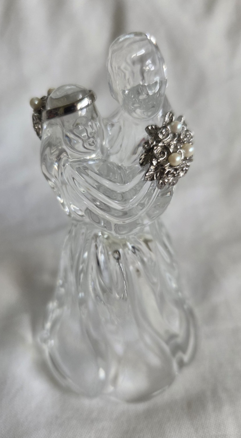 Lenox Crystal Dancing Bride and Groom Bell Cake Topper With Pearls Bouget