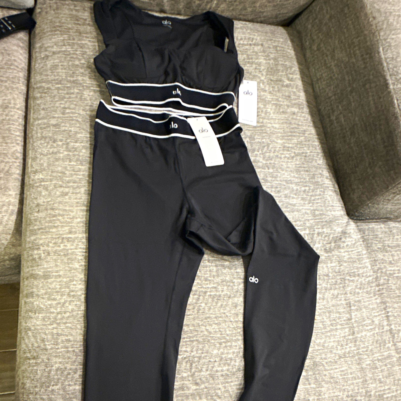 Alo Women’s 2-Piece Black Leggings & Sports Bra Set Size S Stretch Knit