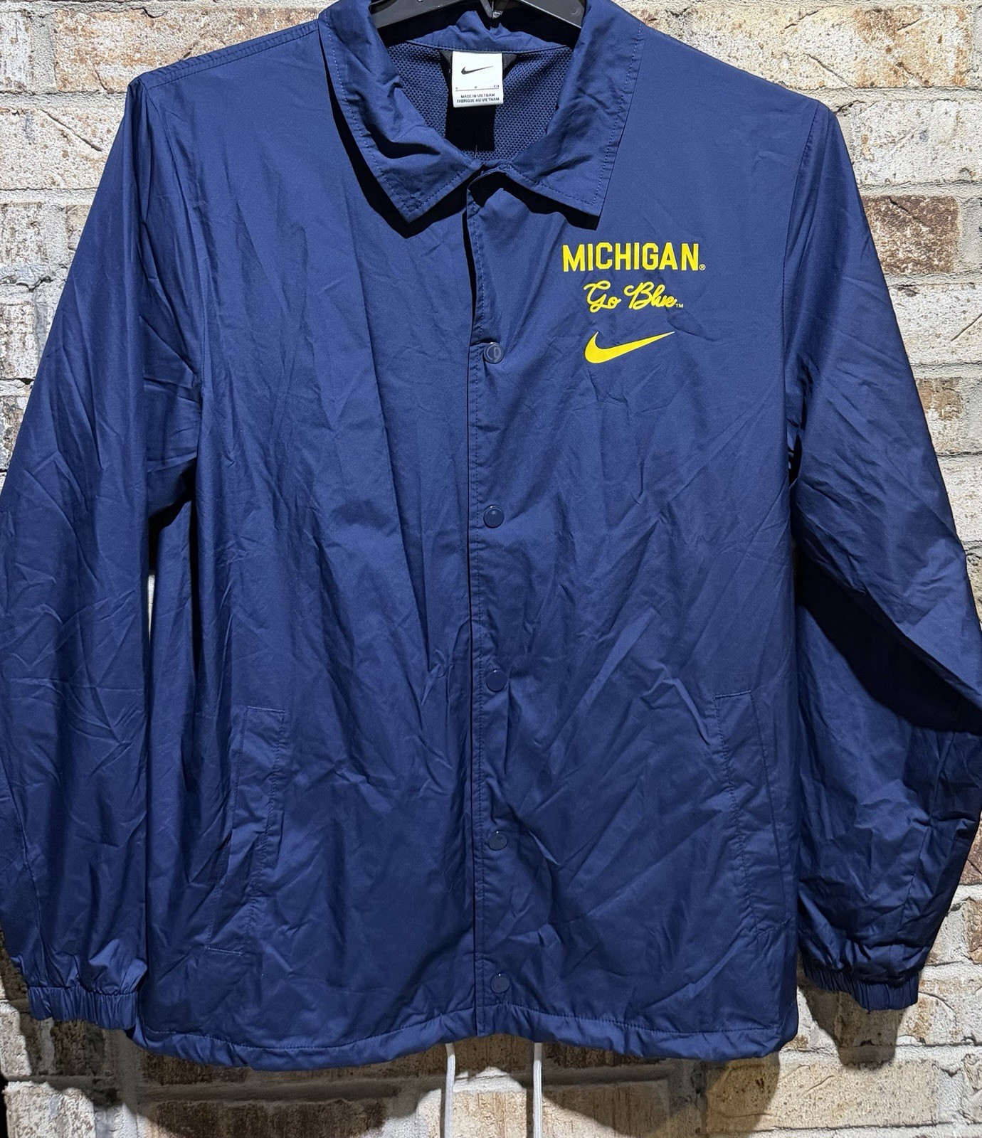 Nike Men’s Michigan Wolverines Coaches Jacket | Repel FJ8935-419 | Size Small Nike Men’s Michigan Wolverines Coaches Jacket | Repel FJ8935-419 | Size Small