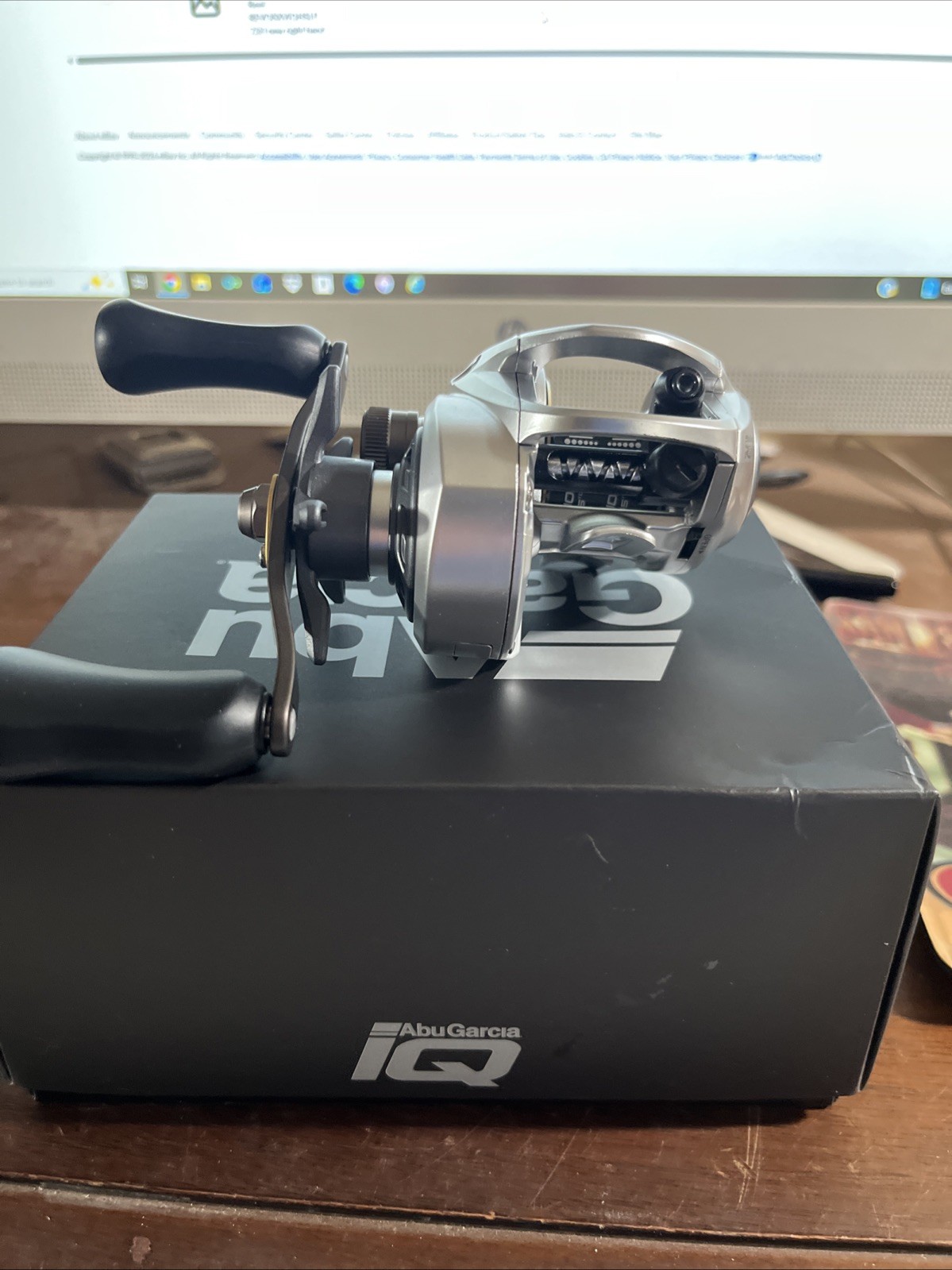 Abu Garcia Revo X VoltiQ Low Profile Reel REVO5XVIQHSLP 7.3:1  new right hand