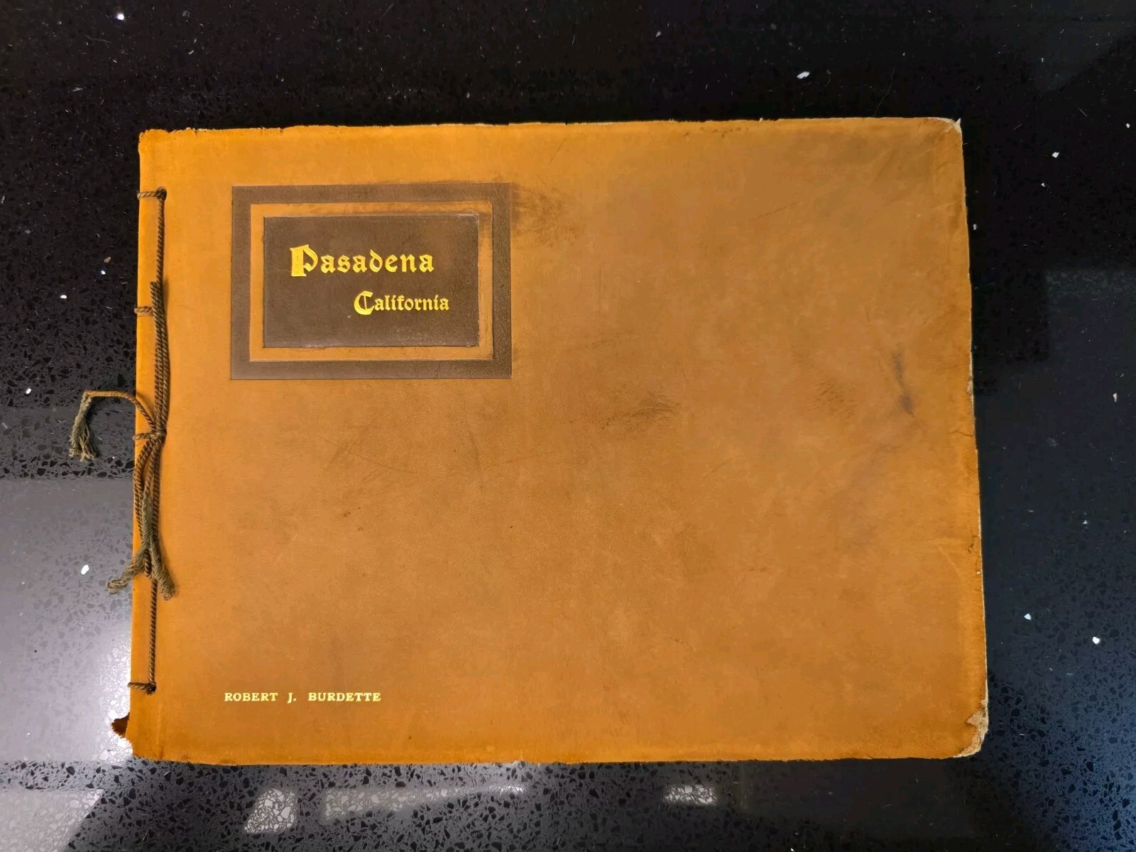 1903 Illustrated Souvenir Book Pasadena Hotels Rose Parade & Fine Homes 1st Ed