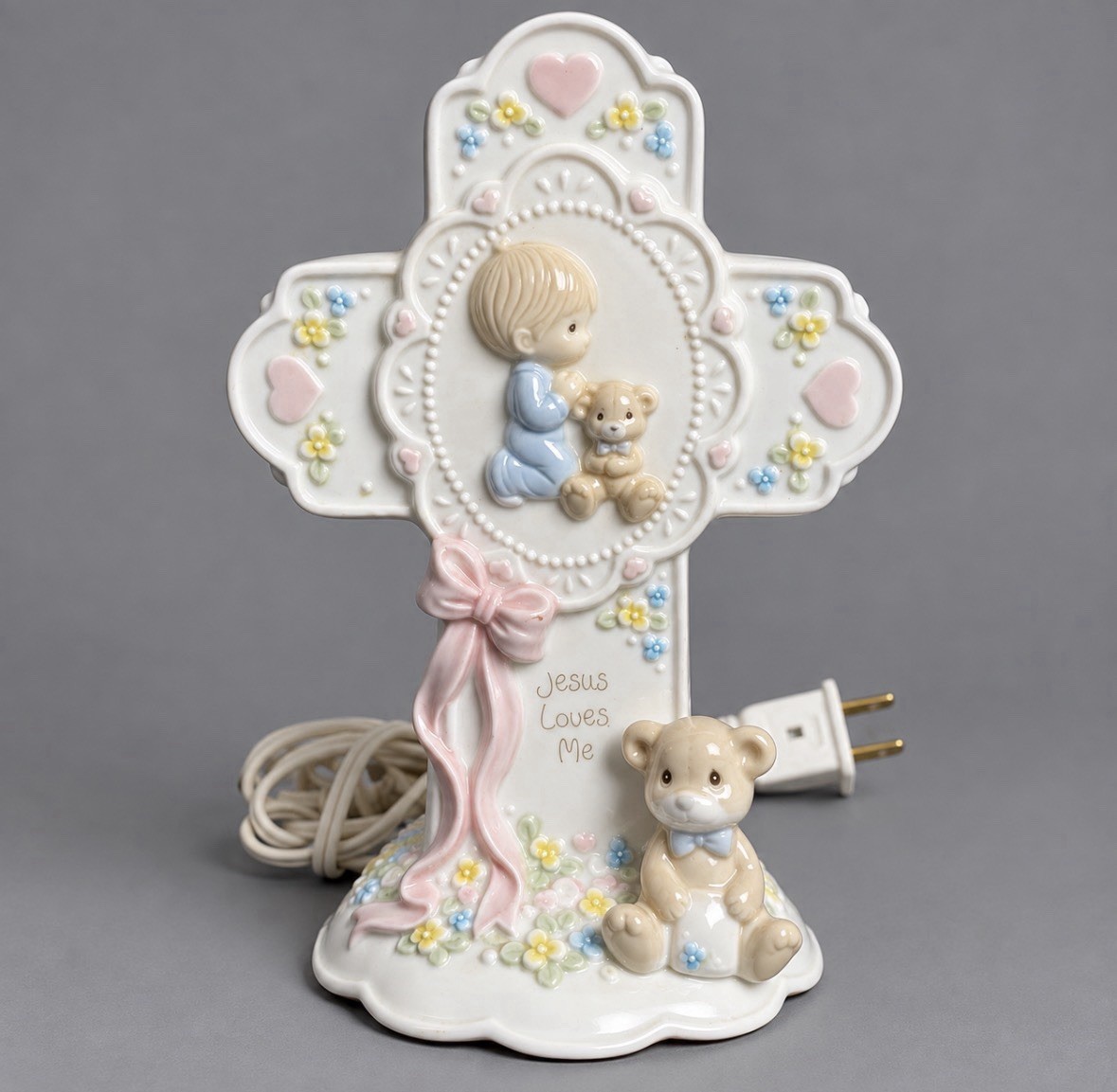 Vintage PRECIOUS MOMENTS Jesus Loves Me 7\