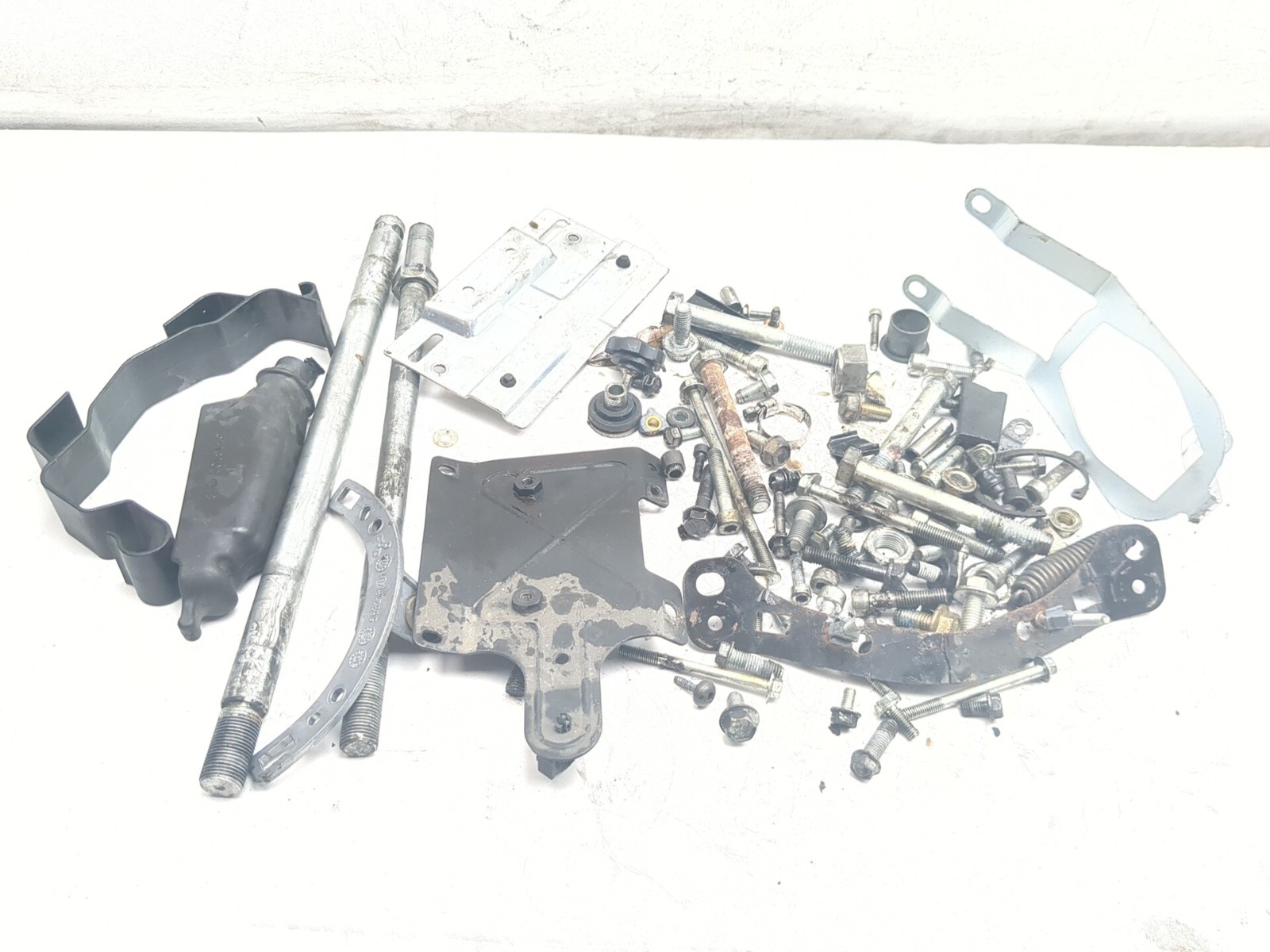 10-17 Victory Cross Country Chassis Bolt Nut Screw Axle Bracket Kit Set