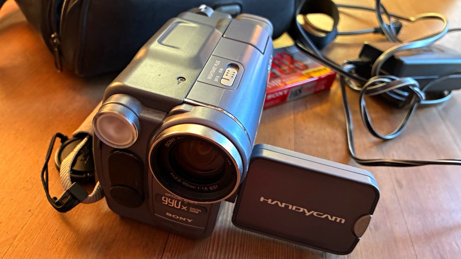 Sony Handycam CCD-TRV328 Hi8 20x/990x 2.5 Sony Handycam CCD-TRV328 Hi8 20x/990x 2.5