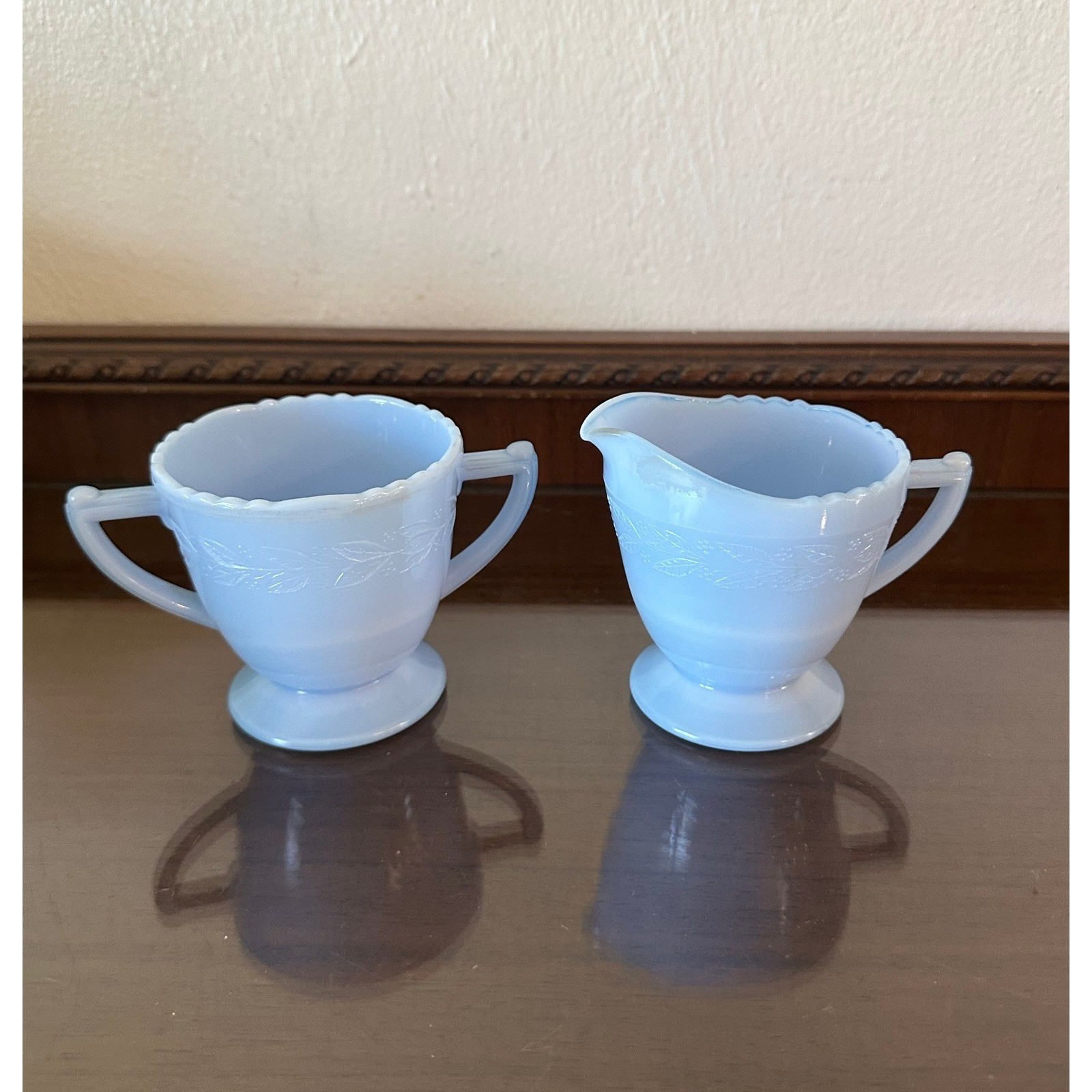 Vtg McKee Poudre Delphite Blue Milk Glass Laurel Creamer & Sugar Bowl Set