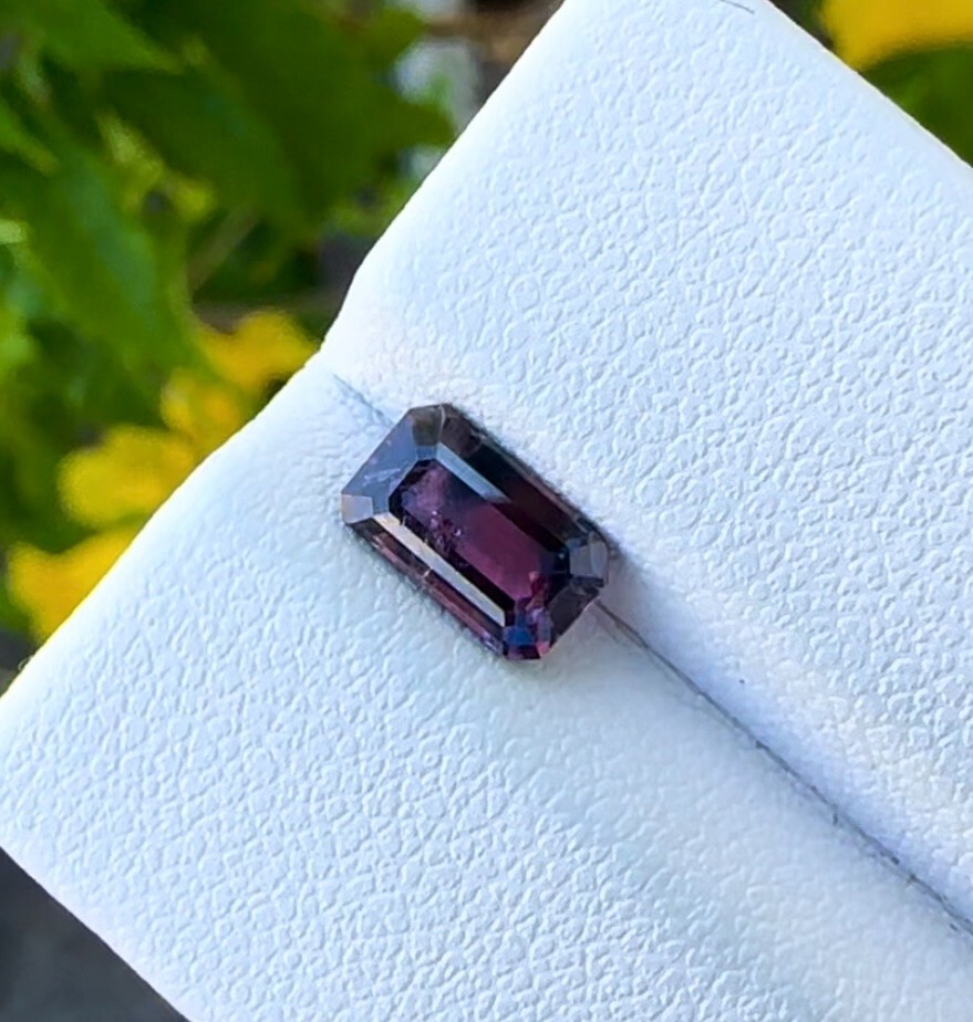 AIG Certified 1.37ct Unique Bi Color Sapphire | Natural from Madagascar