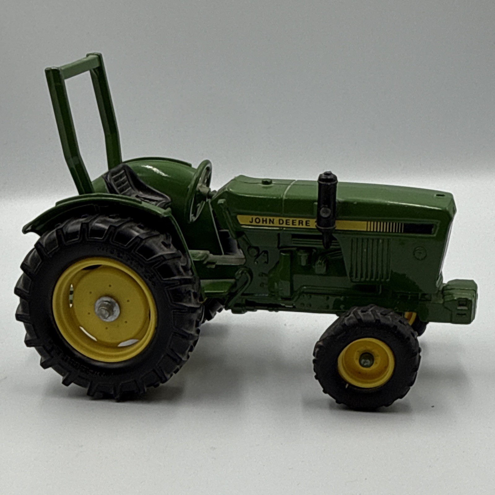 VTG Ertl John Deere 950 Compact Utility Tractor 1/16 Scale Diecast Metal ROPS VTG Ertl John Deere 950 Compact Utility Tractor 1/16 Scale Diecast Metal ROPS