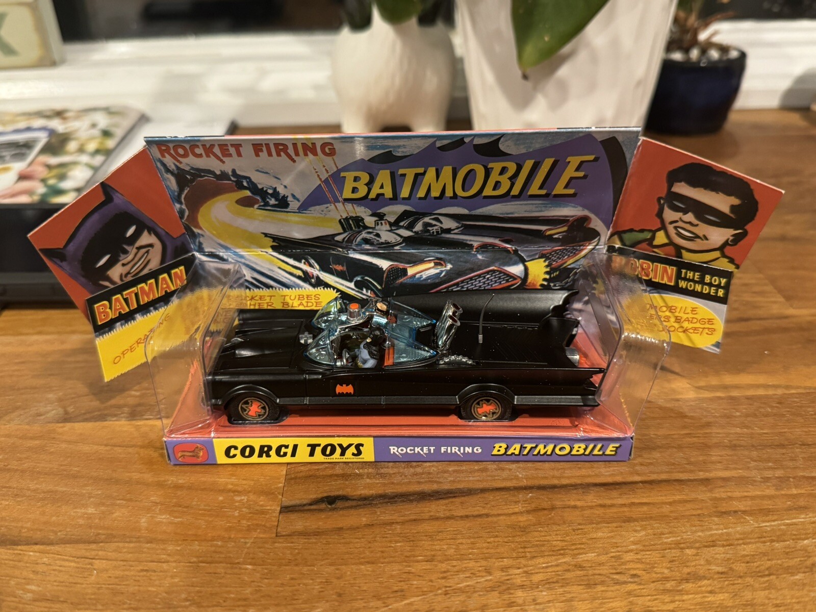 CORGI MODEL CLUB EXCLUSIVE No 267 MATT BLACK BATMOBILE WITH COA CORGI MODEL CLUB EXCLUSIVE No 267 MATT BLACK BATMOBILE WITH COA