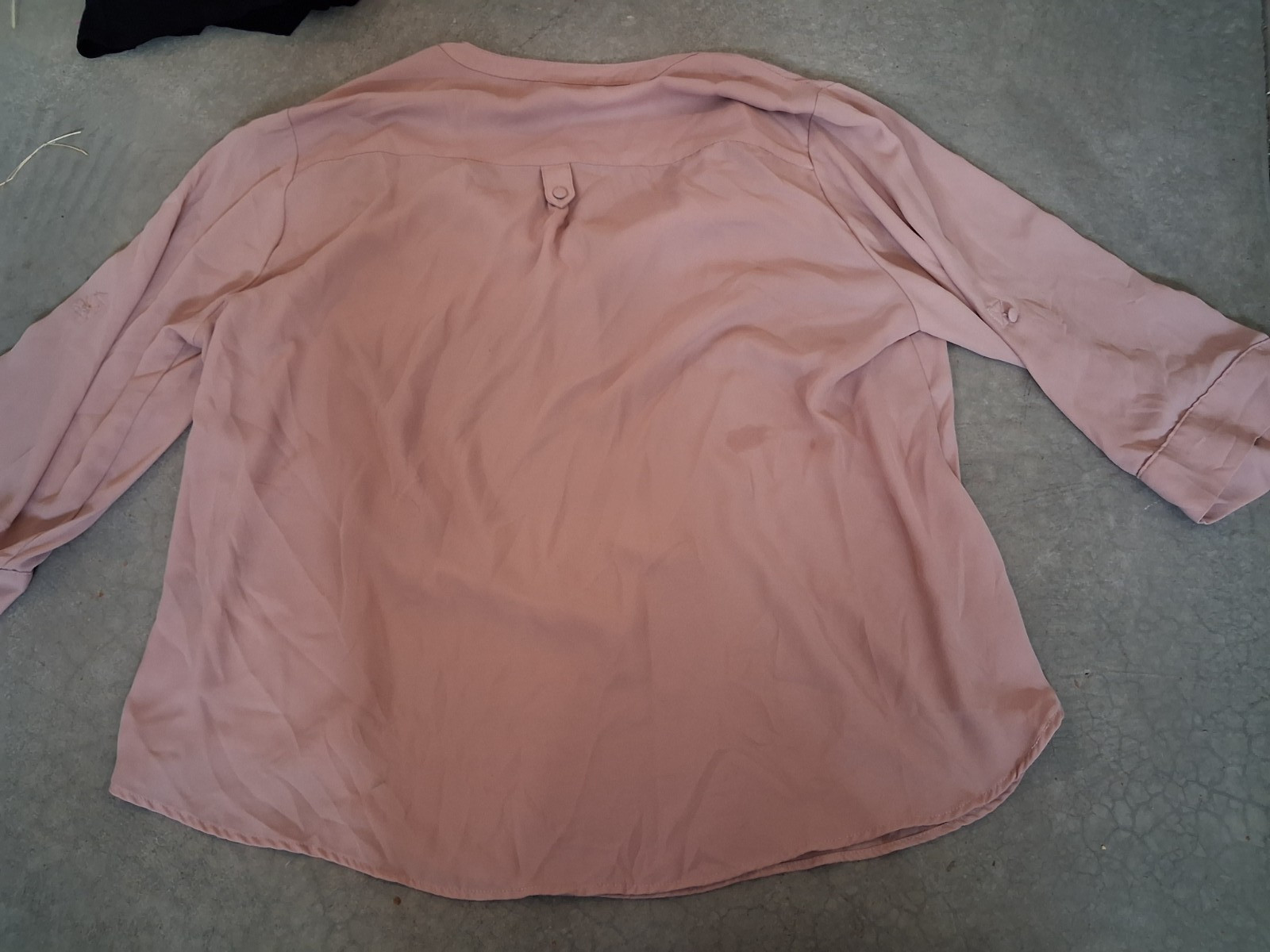 Torrid Women’s Blush Pink Blouse Size 2 Plus Size Lightweight Button Front V Nec