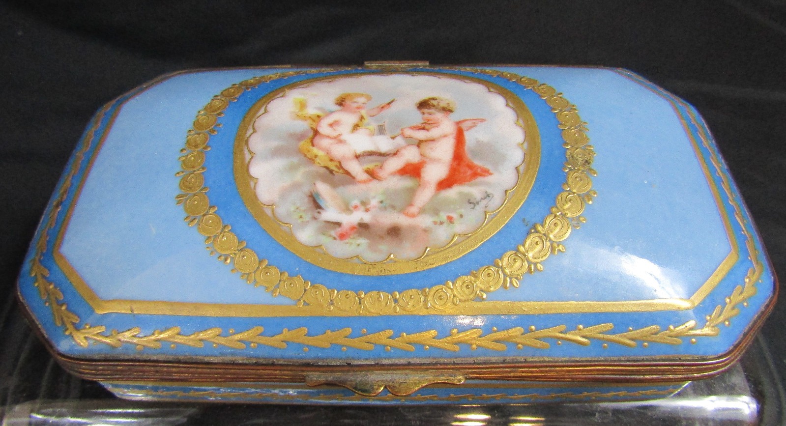 ANTIQUE VINTAGE FRENCH HAND PAINTED PORCELAIN TRINKET/JEWELRY VANITY BOX CHERUBS
