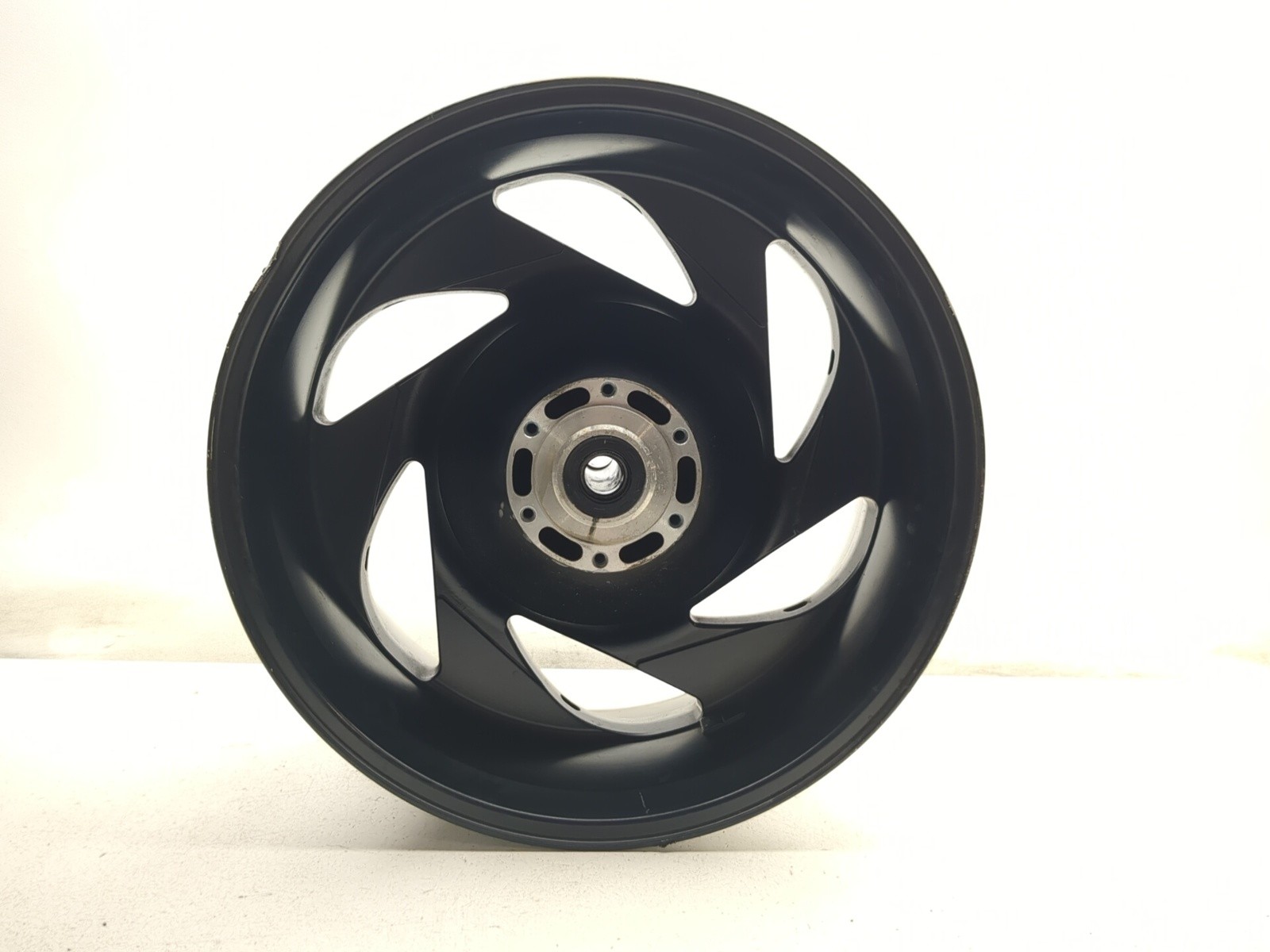 06-25 Suzuki VZR1800 M109R Boulevard Rear Wheel Rim 18X8.50
