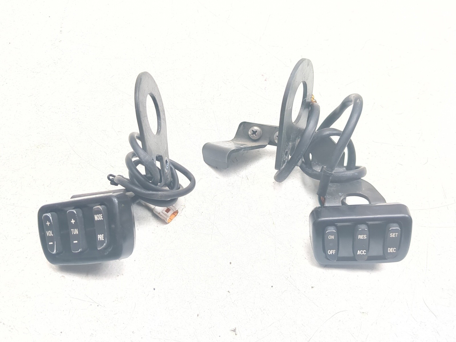 10-17 Victory Cross Country Audio Cruise Control Switch Set 4013054 4013049