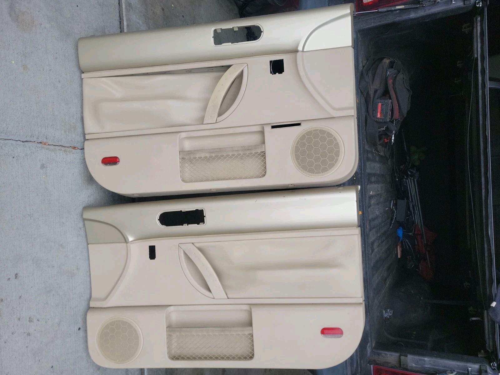 1998-2010 VOLKSWAGEN BEETLE HARD TOP Front DOOR PANELS L/R  TAN/CREAM Left Right