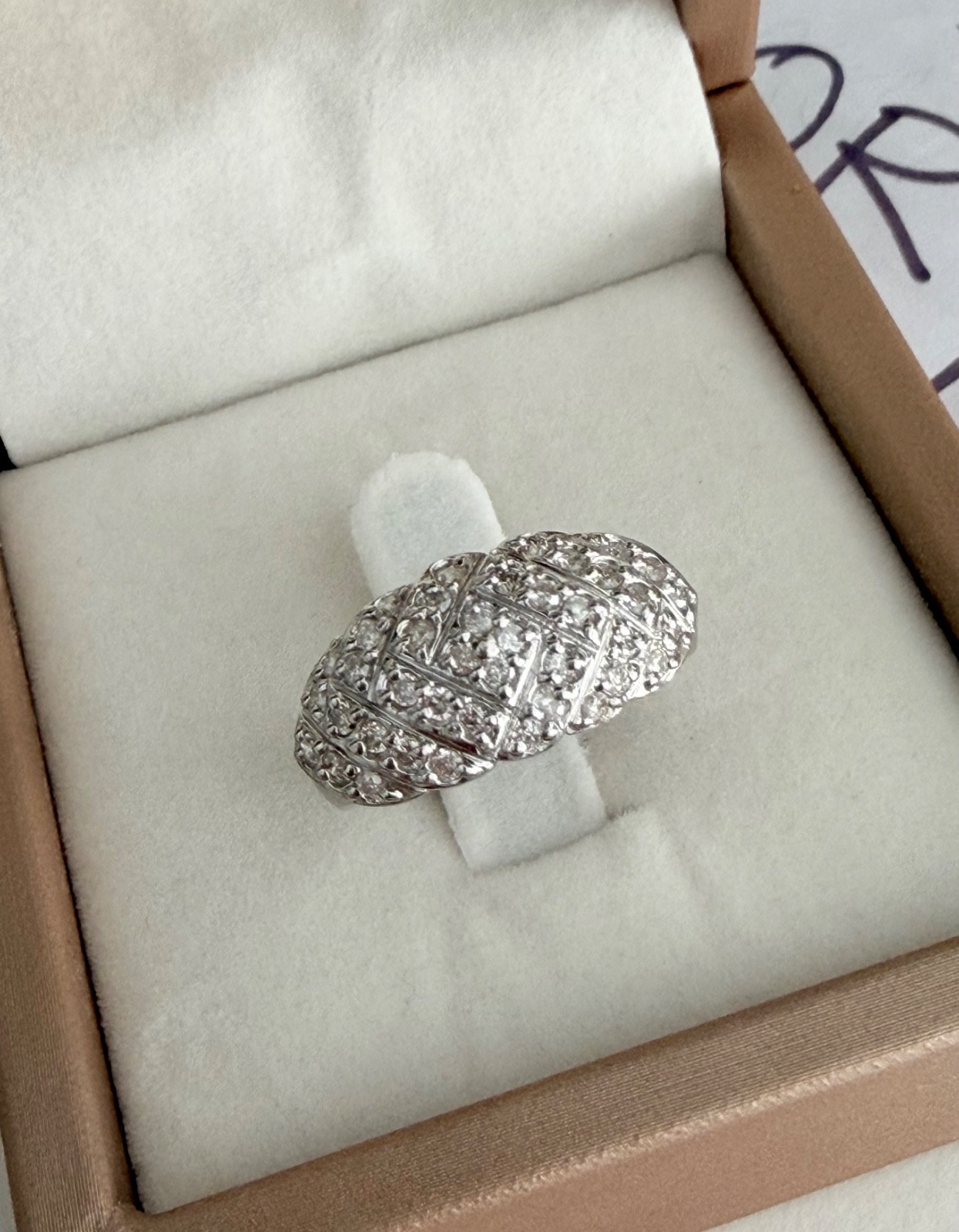 Beautiful Natural diamond ring on pure Platinum 1000