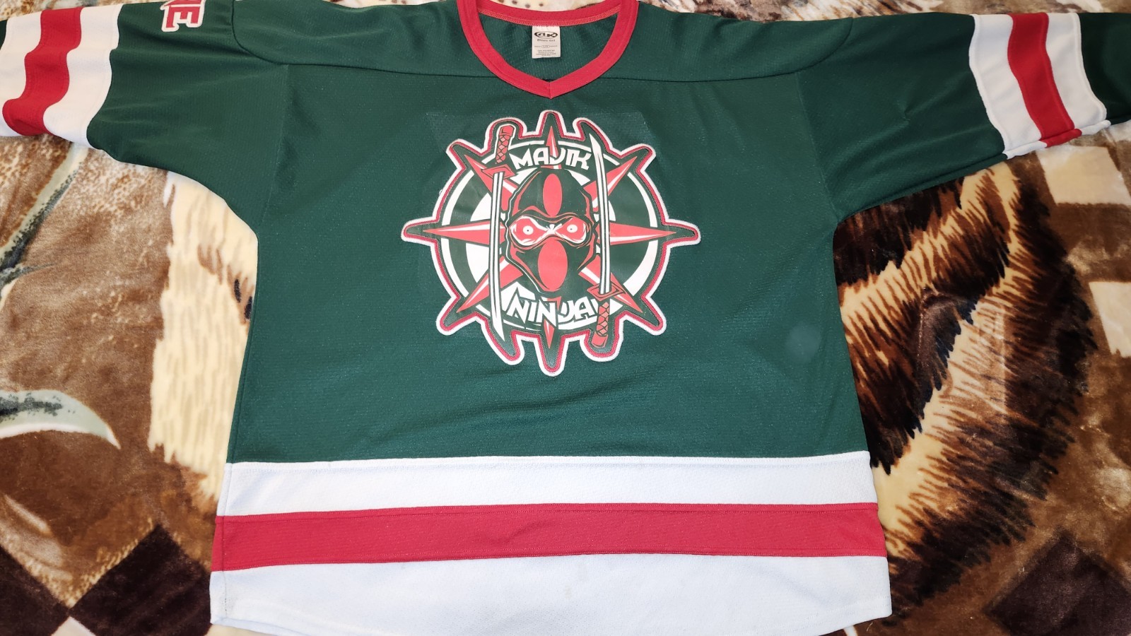 TWIZTID MNE NINJA STAR LOGO EMBROIDERED JERSEY LARGE GREEN TWIZTID MNE NINJA STAR LOGO EMBROIDERED JERSEY LARGE GREEN