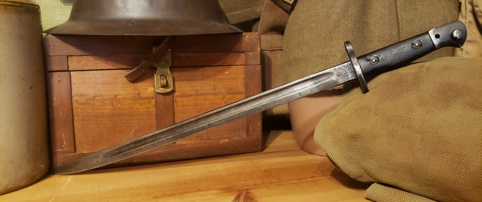 Original WWI ROYAL WELSH FUSILIERS Enfield Bayonet marked 1907 WWI