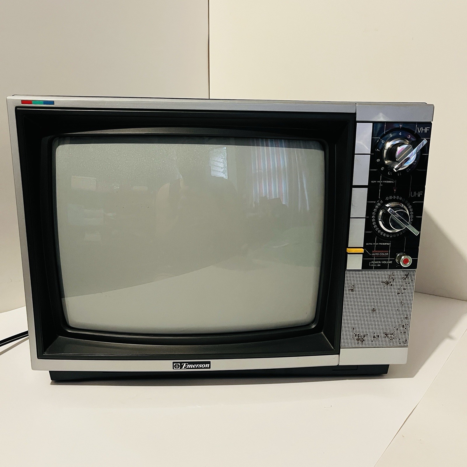 Emerson CRT TV Retro Gaming Television Vintage 1980\'s Woodgrain EC134 Flip Knobs Emerson CRT TV Retro Gaming Television Vintage 1980\'s Woodgrain EC134 Flip Knobs