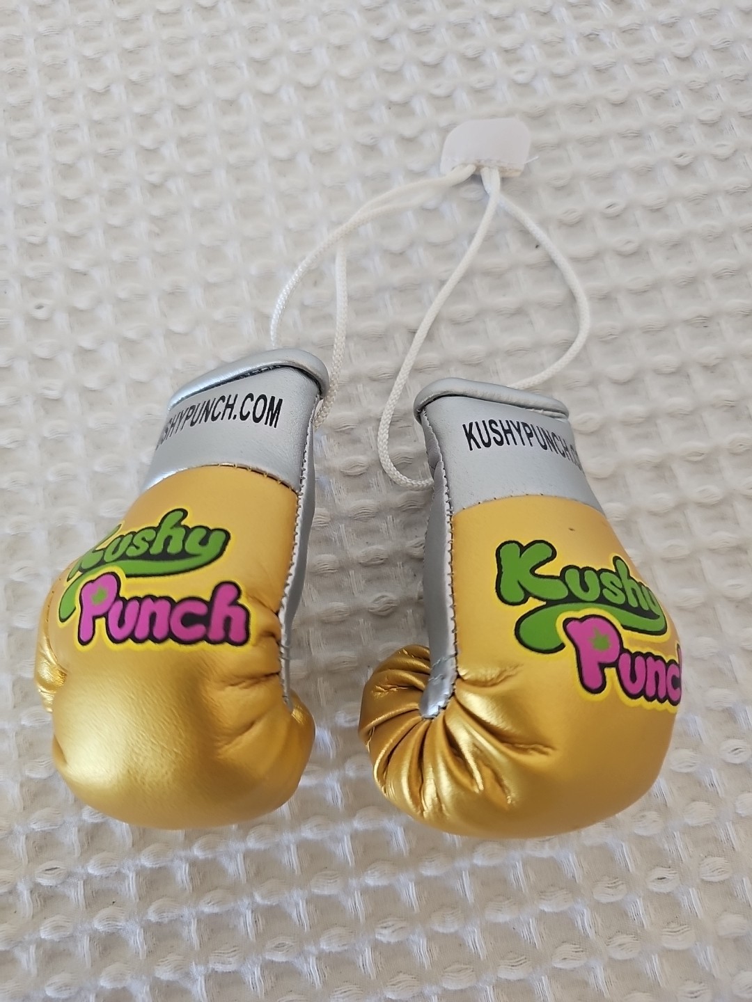 Kushy Punch Boxing Gloves Mini Car Mirror Hanger Gold Gloves New