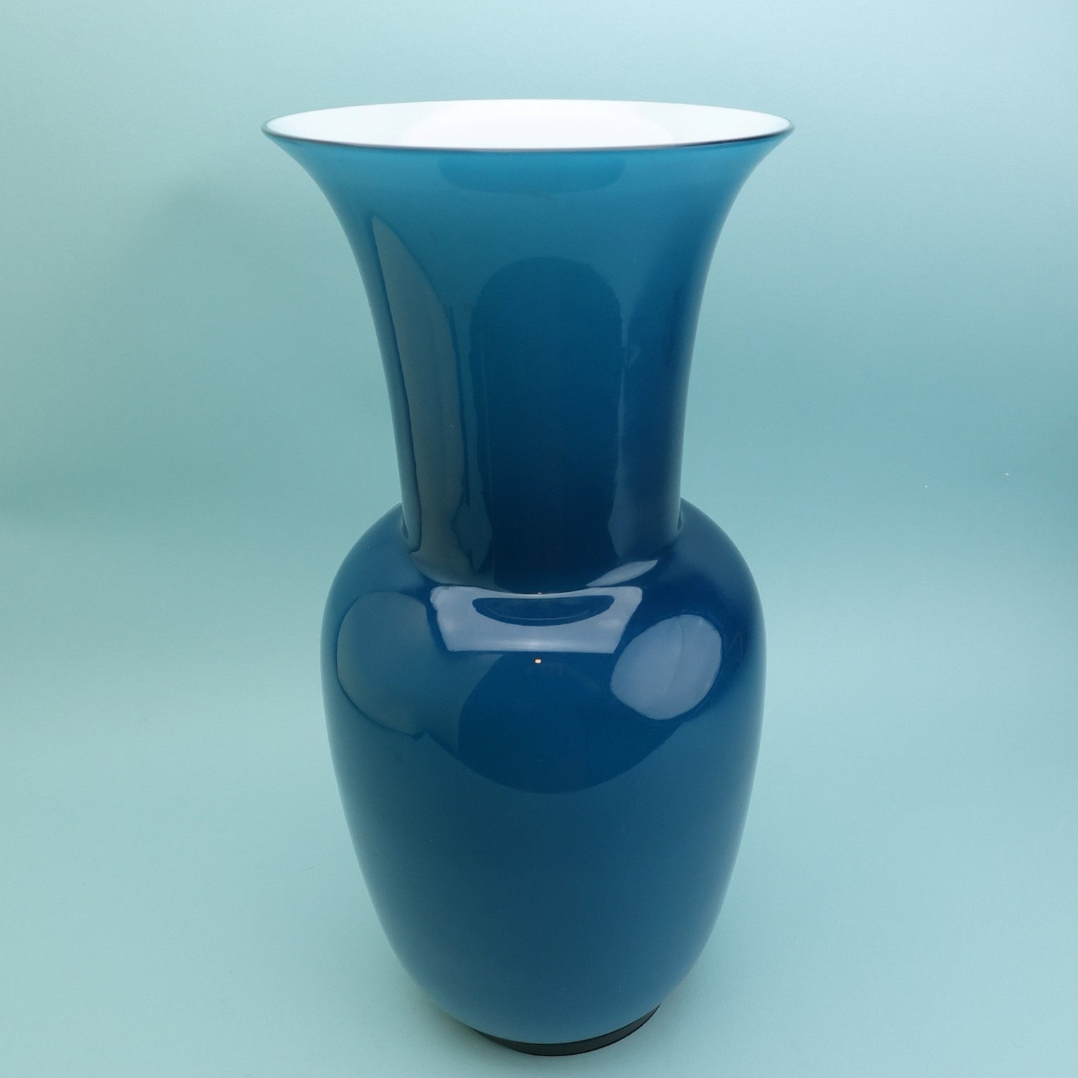 Venini Murano Glass OPALINO Horizon Blue Cased Lattimo Vase 14 1/4\