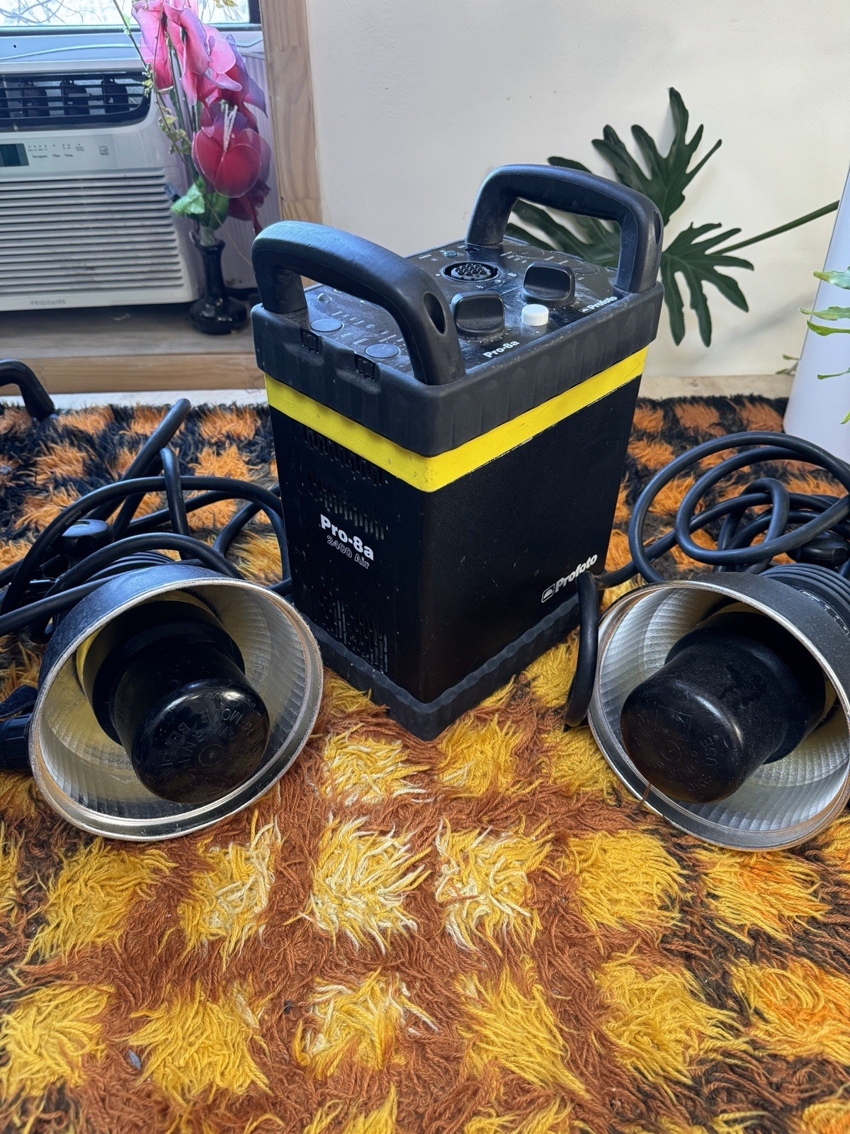 Profoto Pro-8a 2400 Air Power Pack + 2 ProHeads (1 Working, 1 For Parts) Profoto Pro-8a 2400 Air Power Pack + 2 ProHeads (1 Working, 1 For Parts)