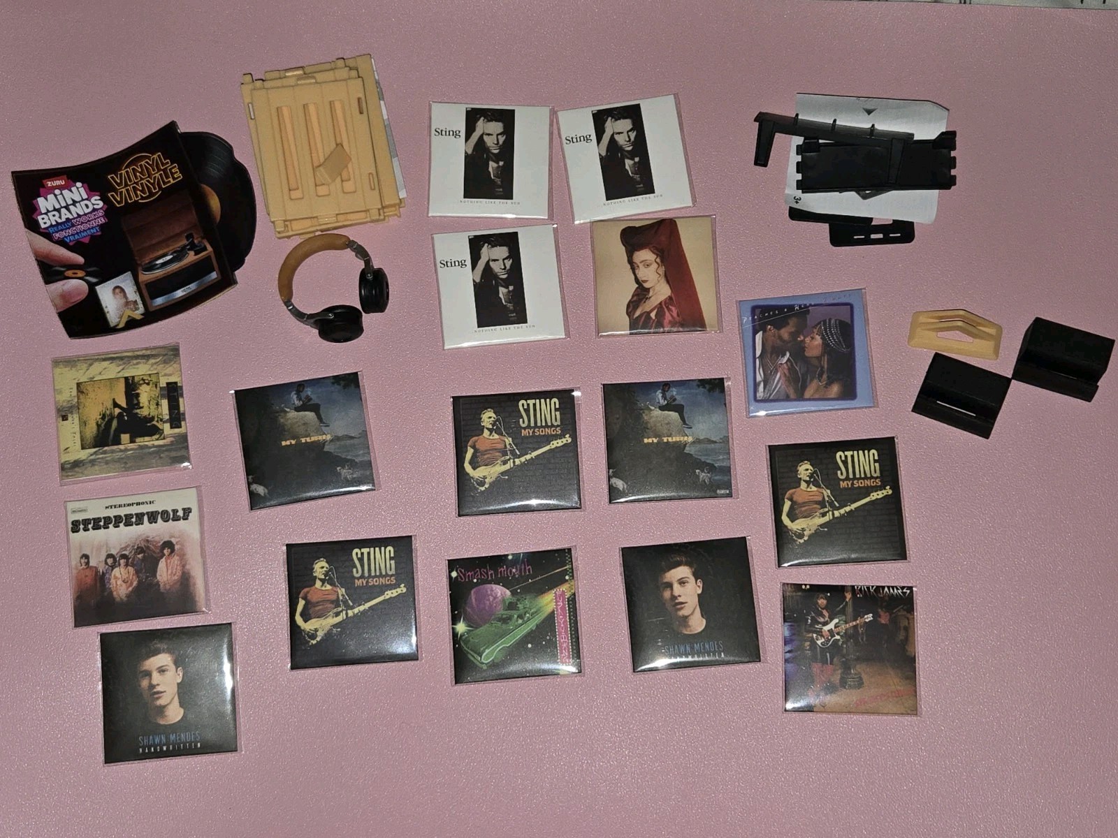 Zuru Mini Brands Vinyl 16 Vinyls Plus Accessories Zuru Mini Brands Vinyl 16 Vinyls Plus Accessories