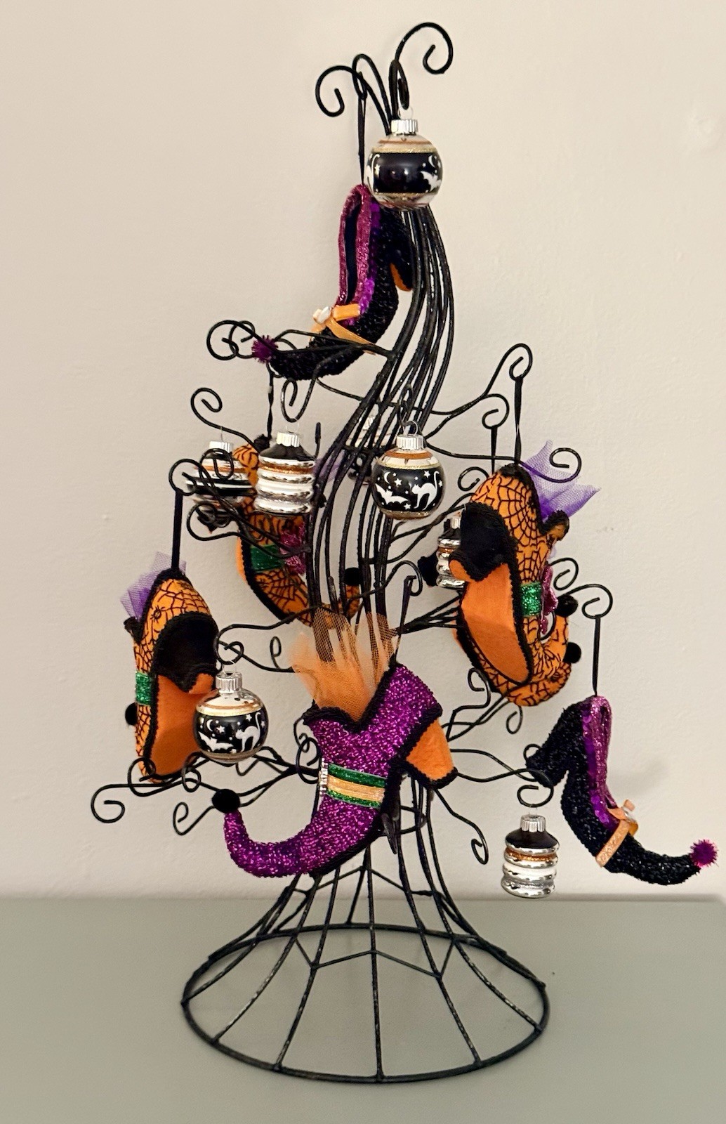 Vintage Pier 1 Halloween Witch Hat Tree 24” Glass Ornaments Witch Shoes RARE
