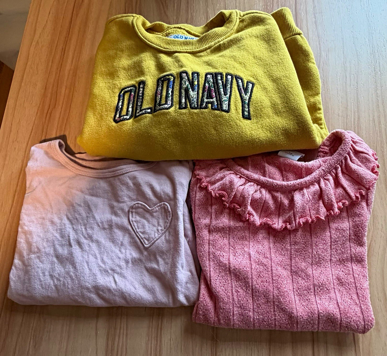 Old Navy Carter’s 4T lot, Sweatshirt, Long Sleeve Heart Pocket, Ruffle Sweater Old Navy Carter’s 4T lot, Sweatshirt, Long Sleeve Heart Pocket, Ruffle Sweater