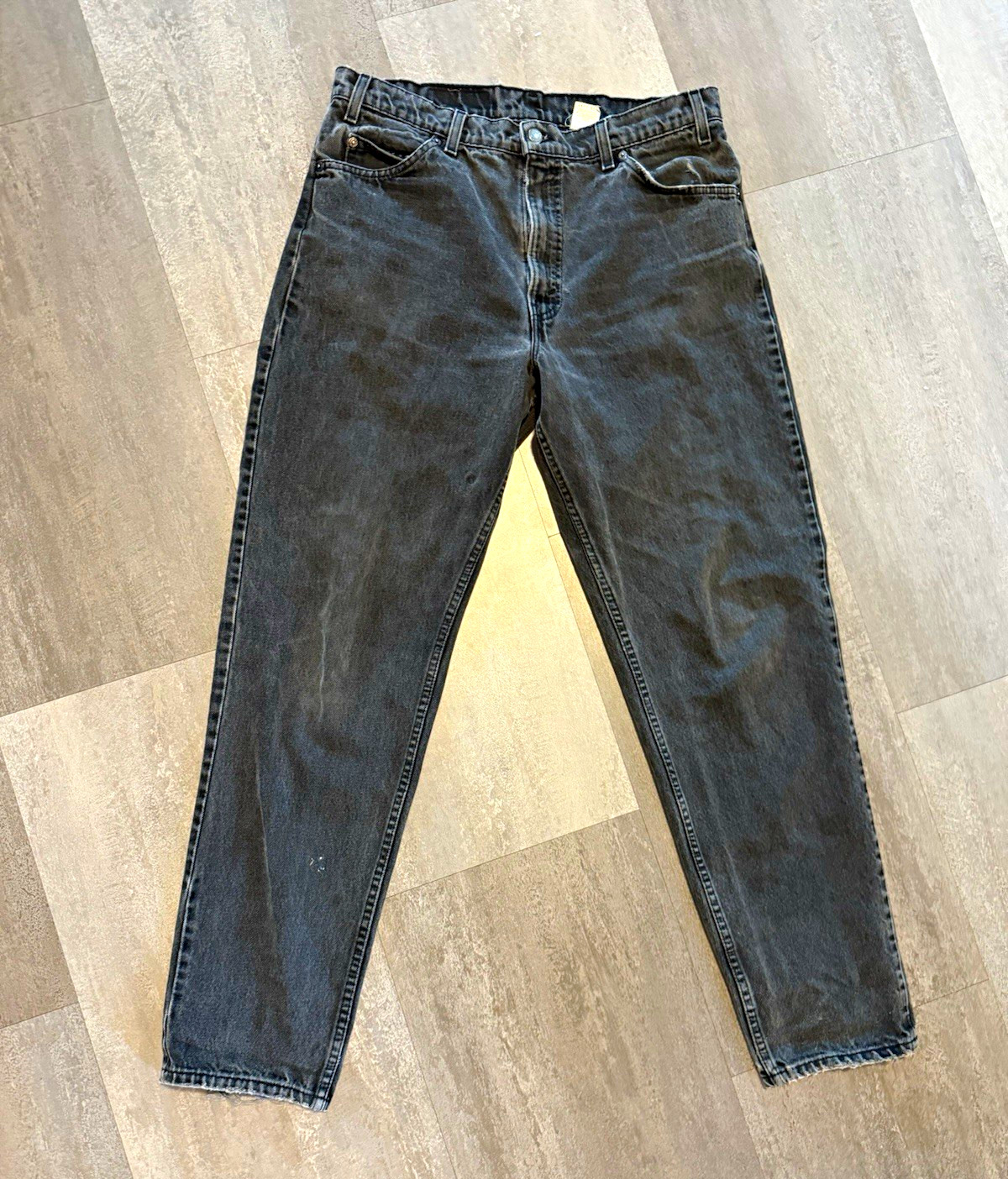 Vintage Levi’s Men’s Gray Charcoal Wash Relaxed Tapered Denim Jeans 5-Pocket Vintage Levi’s Men’s Gray Charcoal Wash Relaxed Tapered Denim Jeans 5-Pocket