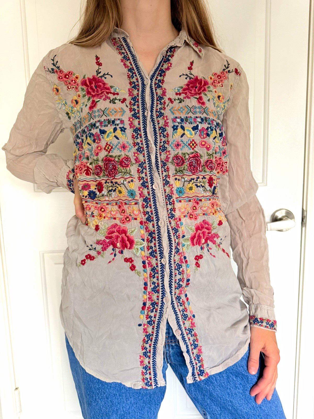 Johnny Was Women’s M White Floral Embroidered Boho Button-Up Collared Blouse