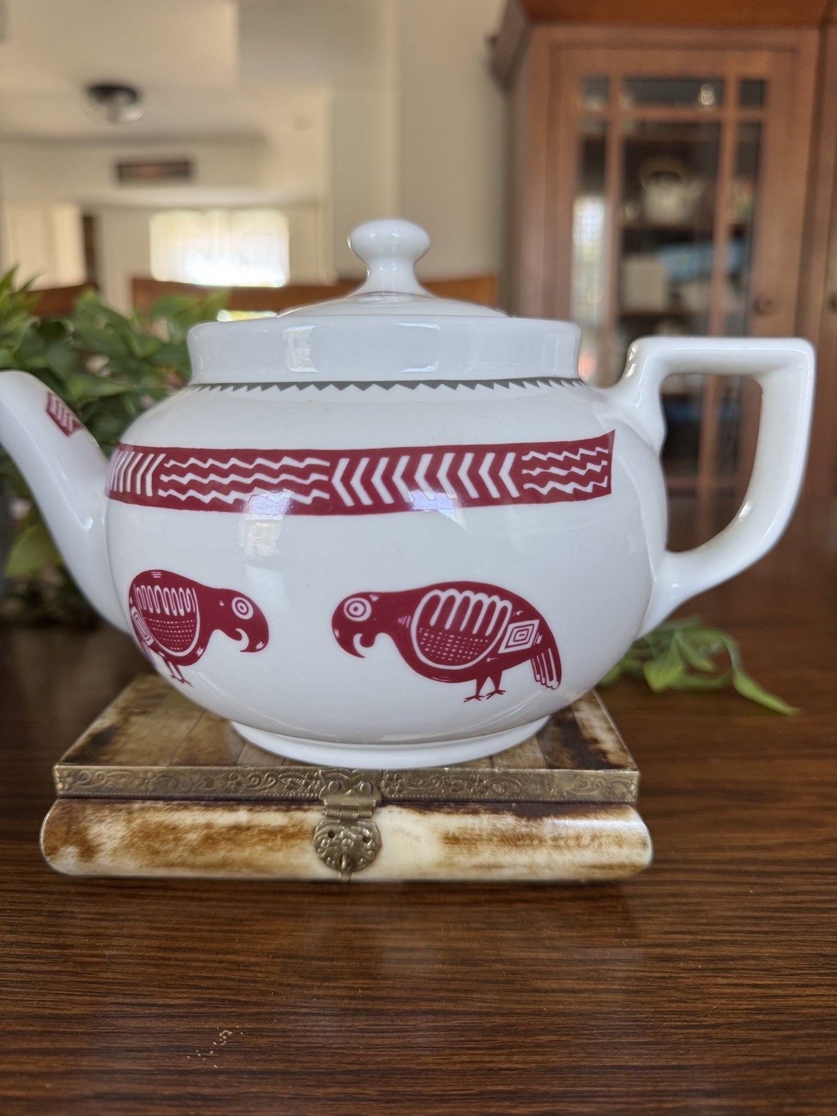 Pipestone Mimbreno Santa Fe Railway Burgundy Teapot w/Lid Discontinued Vintage