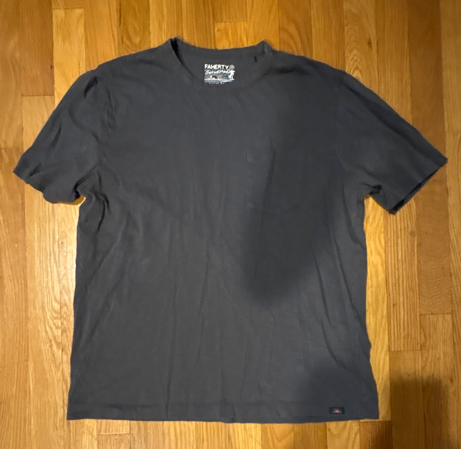 Faherty Men\'s Organic Cotton Knit Crew Neck T-Shirt Black Logo Size M