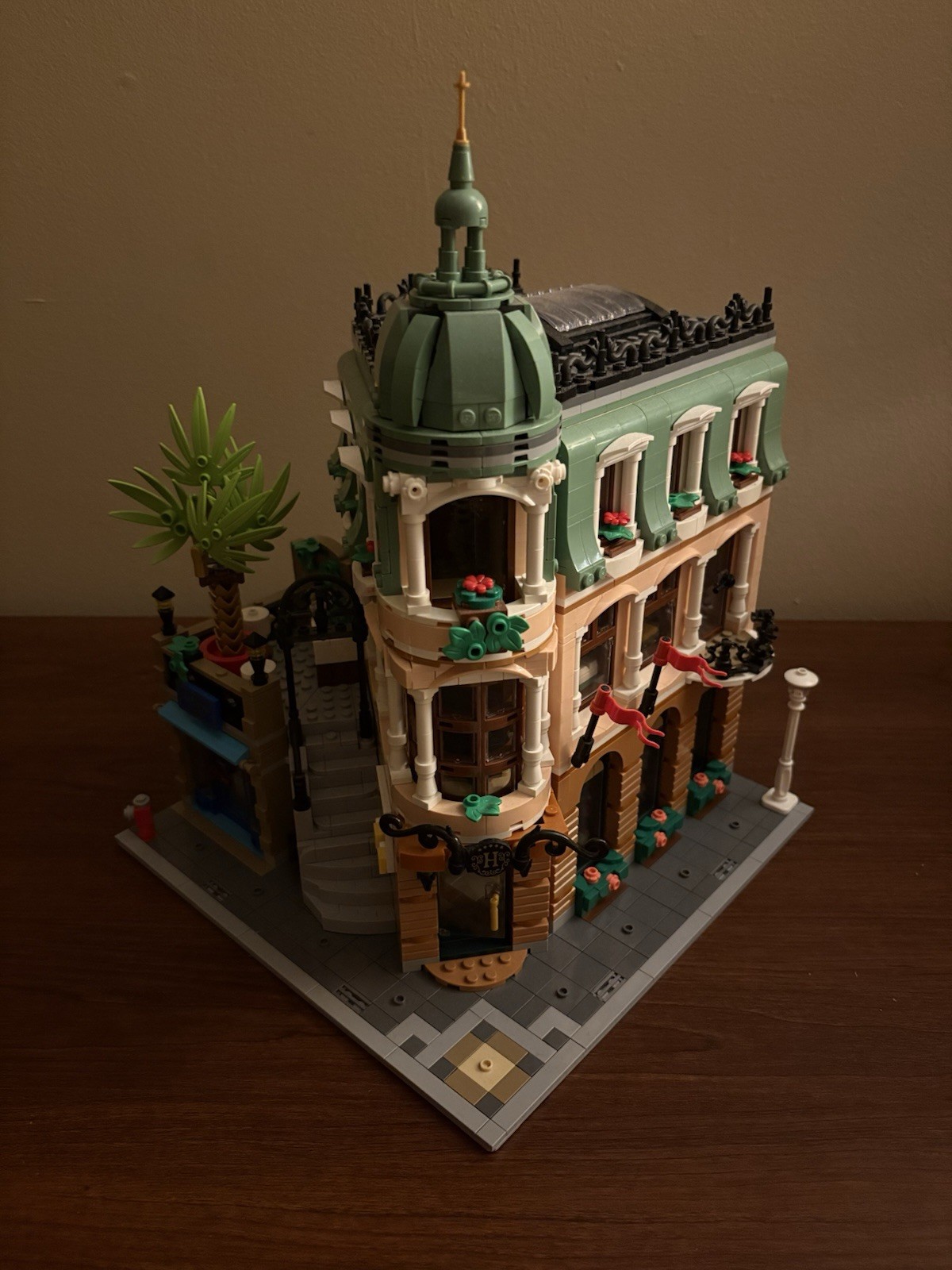 LEGO Icons: Boutique Hotel (10297)