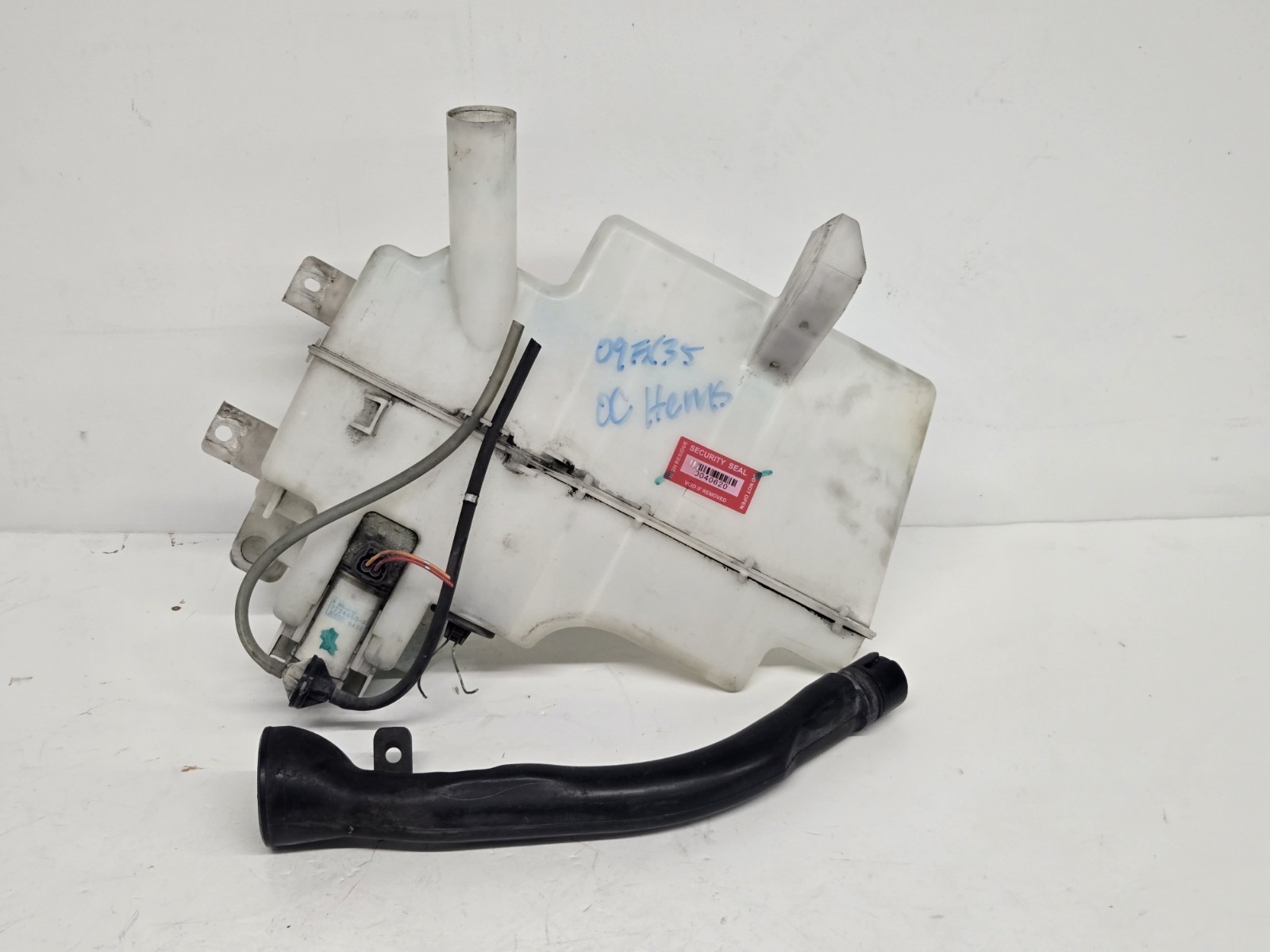 2009-2017 Infiniti FX35 FX37 FX50 QX70 Windshield Washer Fluid Reservoir OEM