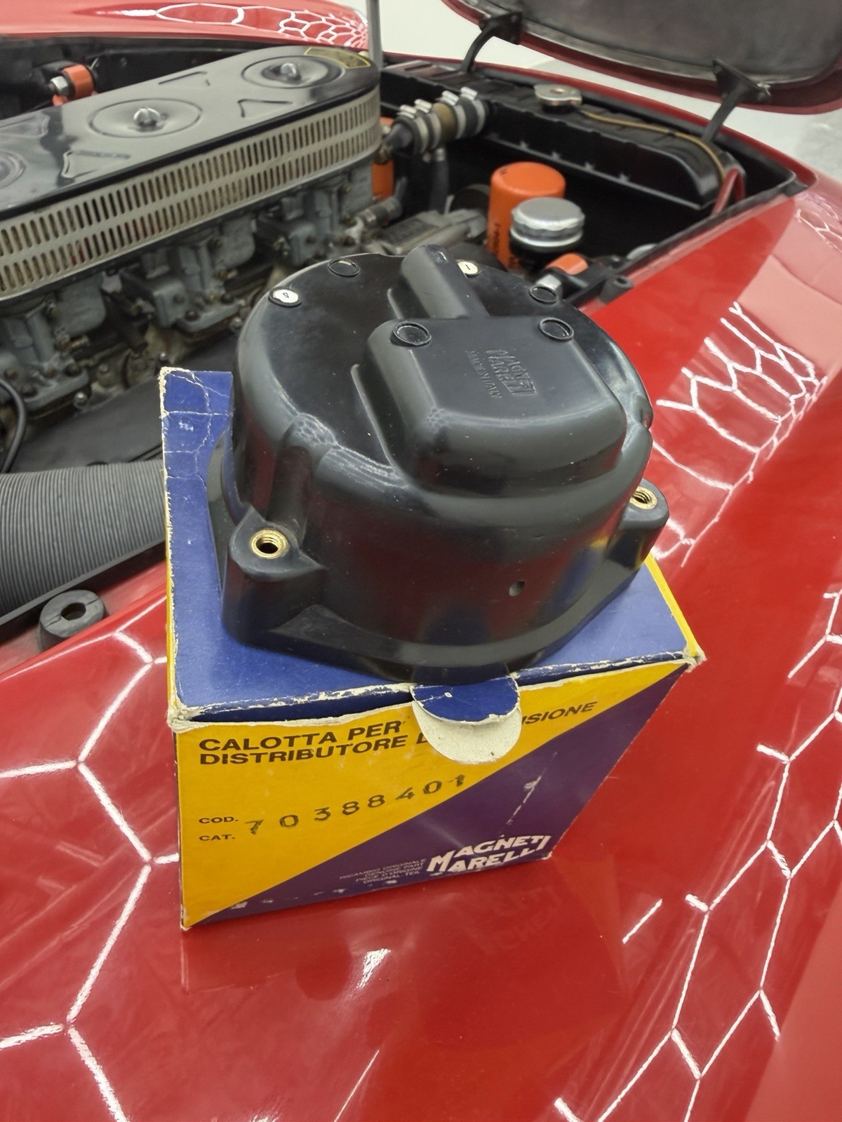 Magnetti Marelli 70388401 Ferrari 12cyl distributor cap 250 GT