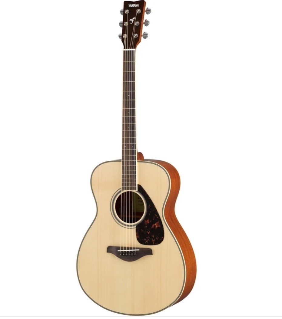 Yamaha FS820 acoustic guitar Yamaha FS820 acoustic guitar