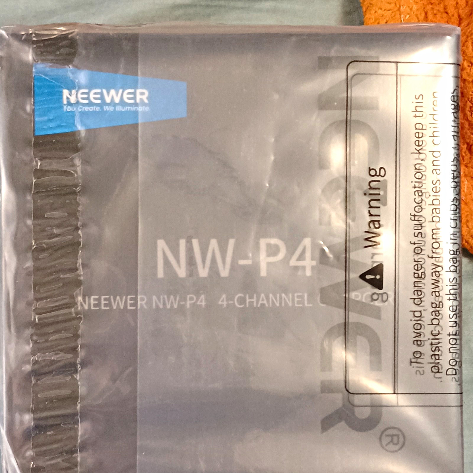 Neewer NW-P4 4-Channel Battery Charger for Canon EOS Digital SLR LP-E6