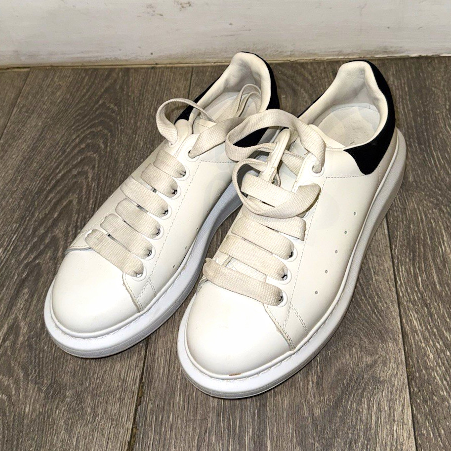 Alexander McQueen Oversized Sneaker Men’s Low Top Lace-Up White/Black Alexander McQueen Oversized Sneaker Men’s Low Top Lace-Up White/Black