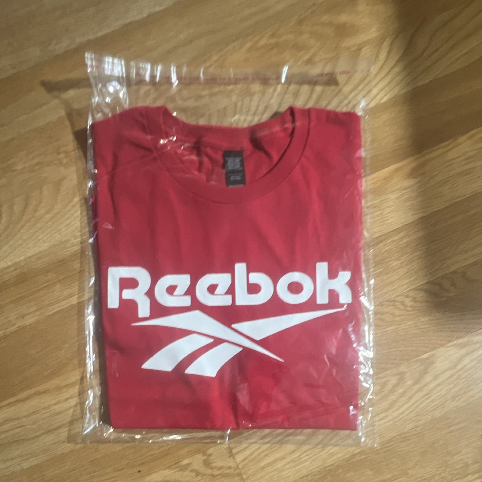 Reebok Men\'s Red/White Graphic Logo Crew Neck Cotton T-Shirt M Lightweight Reebok Men\'s Red/White Graphic Logo Crew Neck Cotton T-Shirt M Lightweight