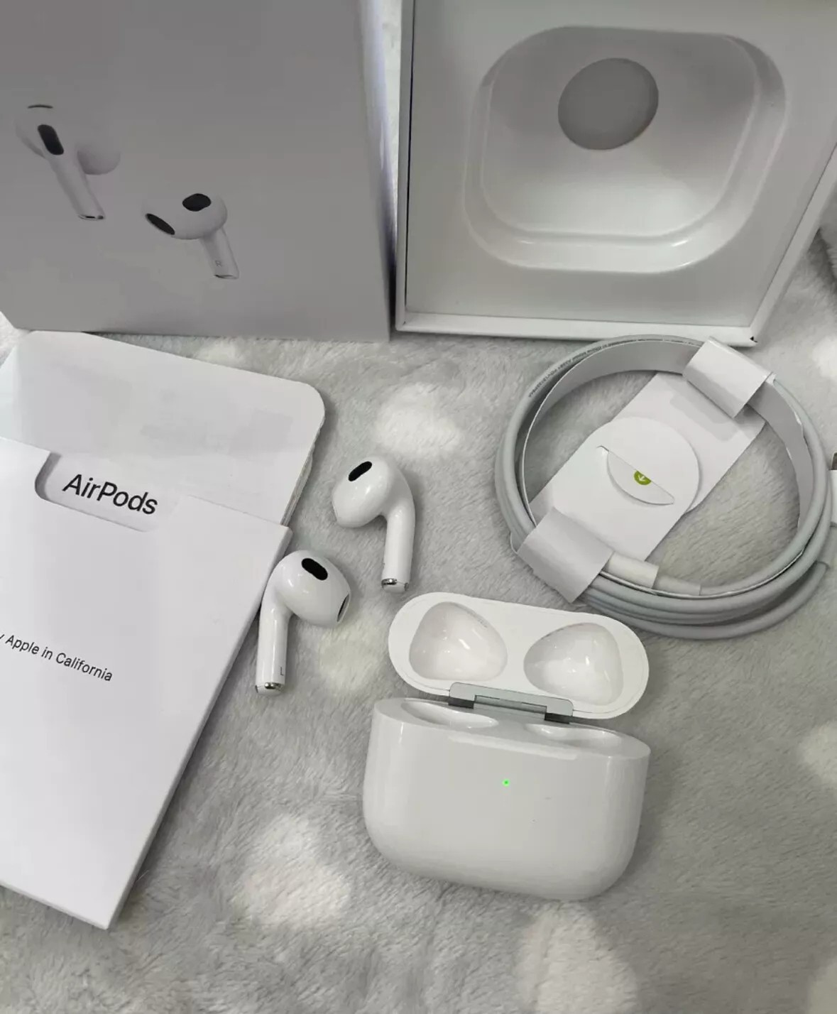 AppleAirPods3rd Generation with Charging Case 3²rd Generation White NEW Sealed AppleAirPods3rd Generation with Charging Case 3²rd Generation White NEW Sealed