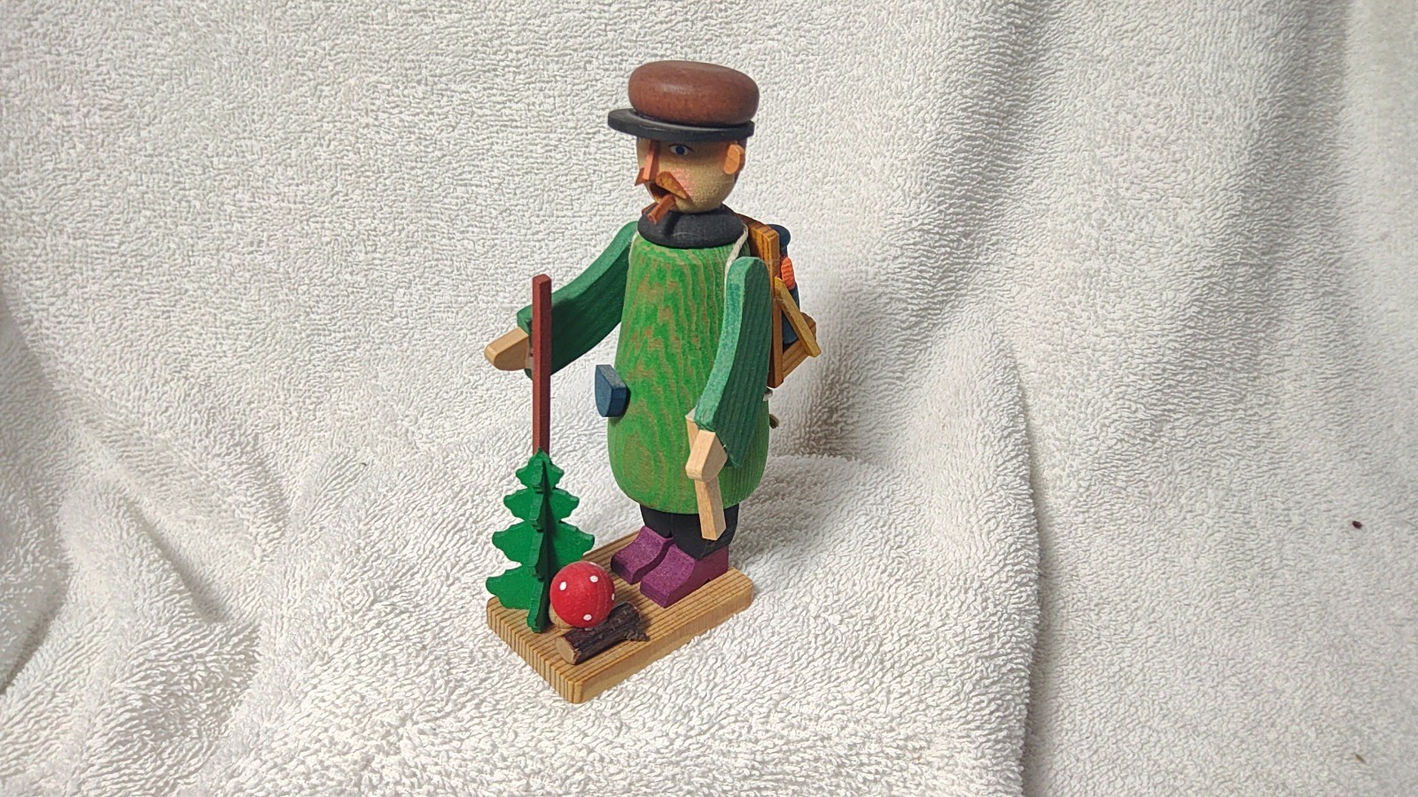 Vintage German ERZGEBIRGE GRAUPISER Smoker Hiker/Woodsman 4.5\ Vintage German ERZGEBIRGE GRAUPISER Smoker Hiker/Woodsman 4.5\