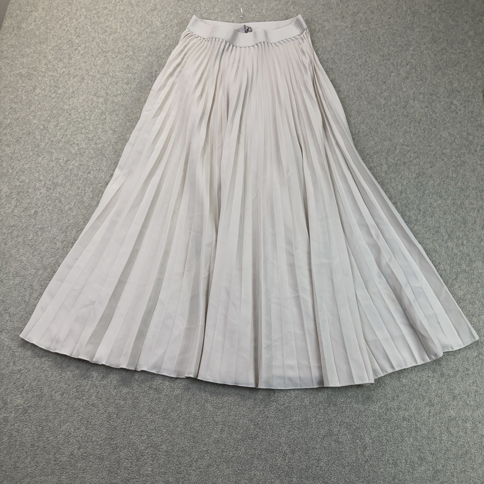 H&M Women’s Size Small Ivory Pleated Midi Skirt Elastic Waist Flowy H&M Women’s Size Small Ivory Pleated Midi Skirt Elastic Waist Flowy