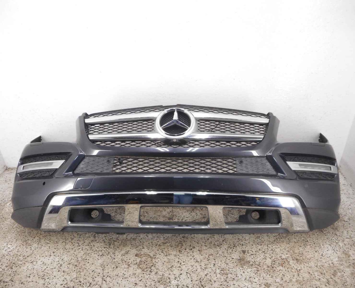 13-16 Mercedes-Benz GL450 Front Bumper W/ Grilles, Fogs & Park Assist OEM 755