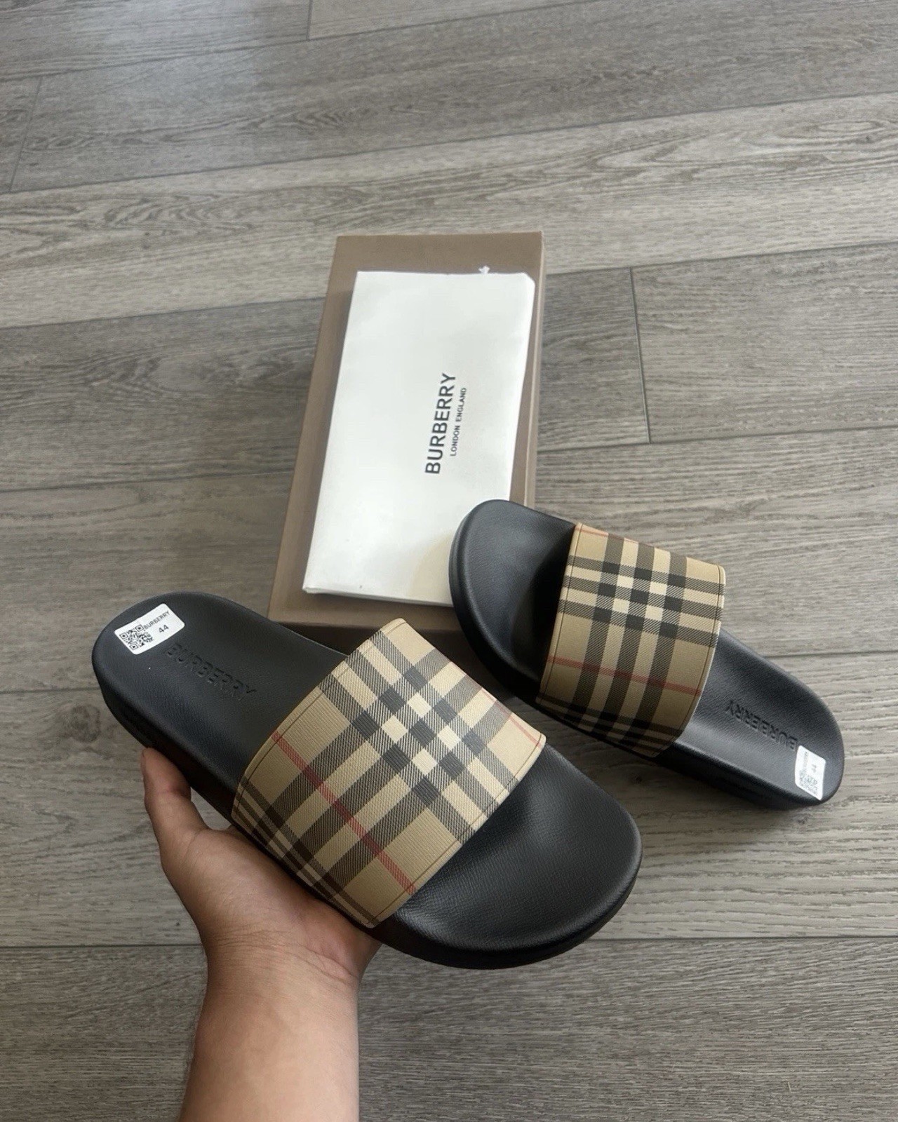 Burberry Men's Checkered Slide Sandals MULTIPLE SIZES AVAILABLE