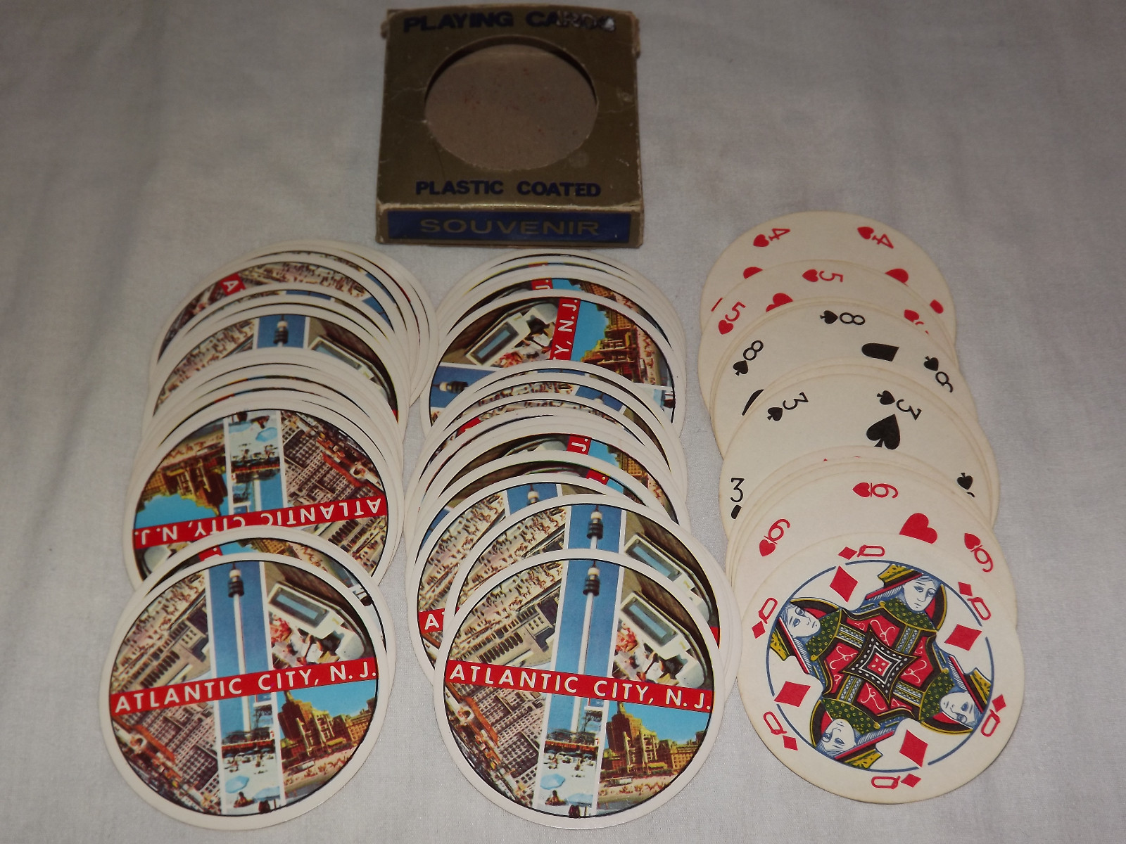 VINTAGE CASINOS ATLANTIC CITY NJ ROUND SOUVENIR PLAYING CARDS VINTAGE CASINOS ATLANTIC CITY NJ ROUND SOUVENIR PLAYING CARDS