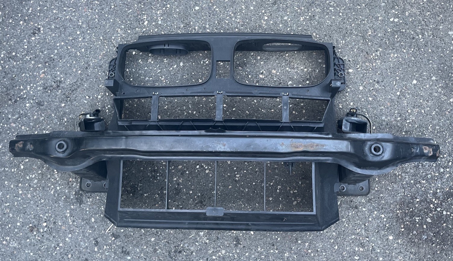 07-13 BMW E70 E71 X5 3.0L Front Air Intake Duct Radiator Support Frame OEM
