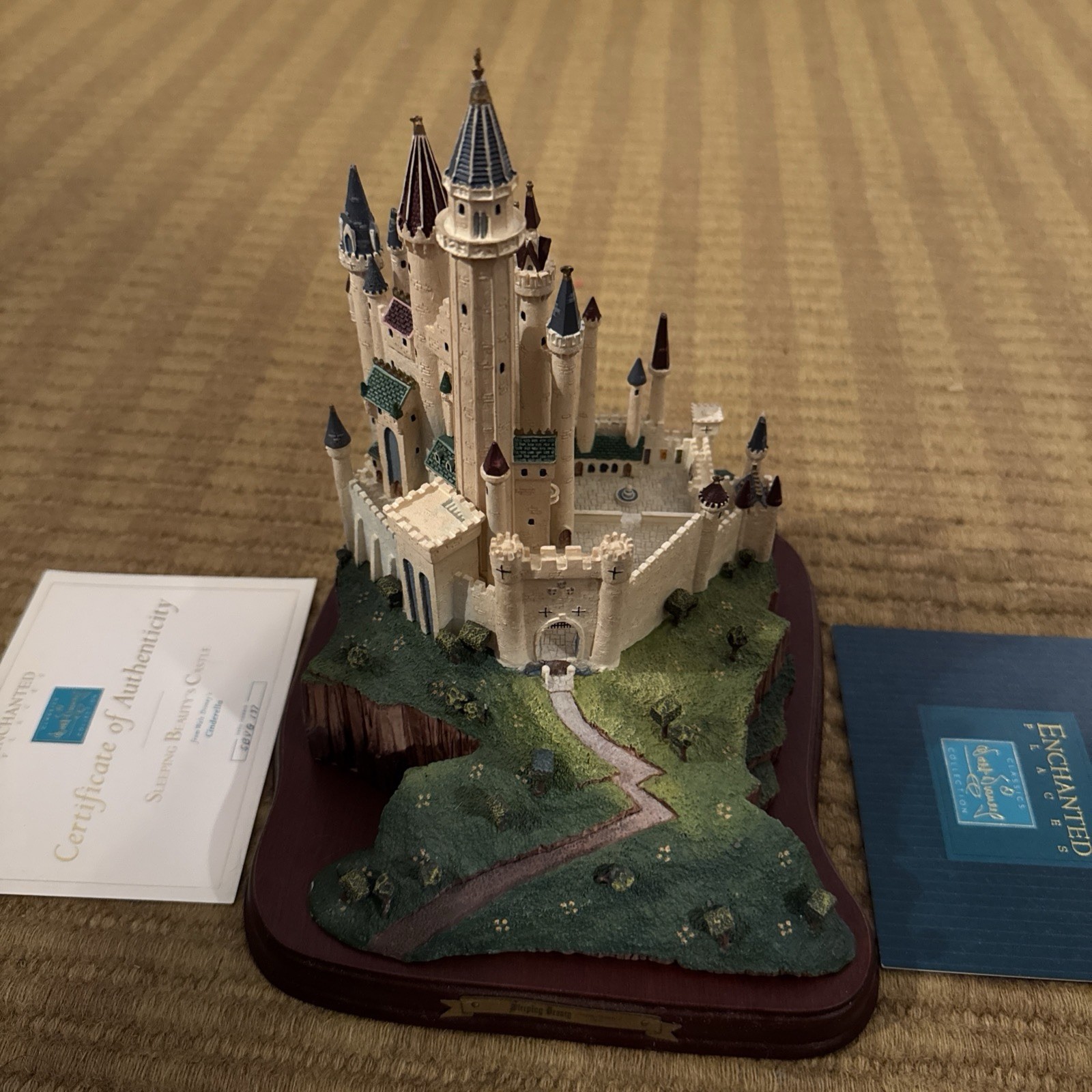 WDCC Disney Enchanted Places Collection Sleeping Beauty\'s Castle Rare COA