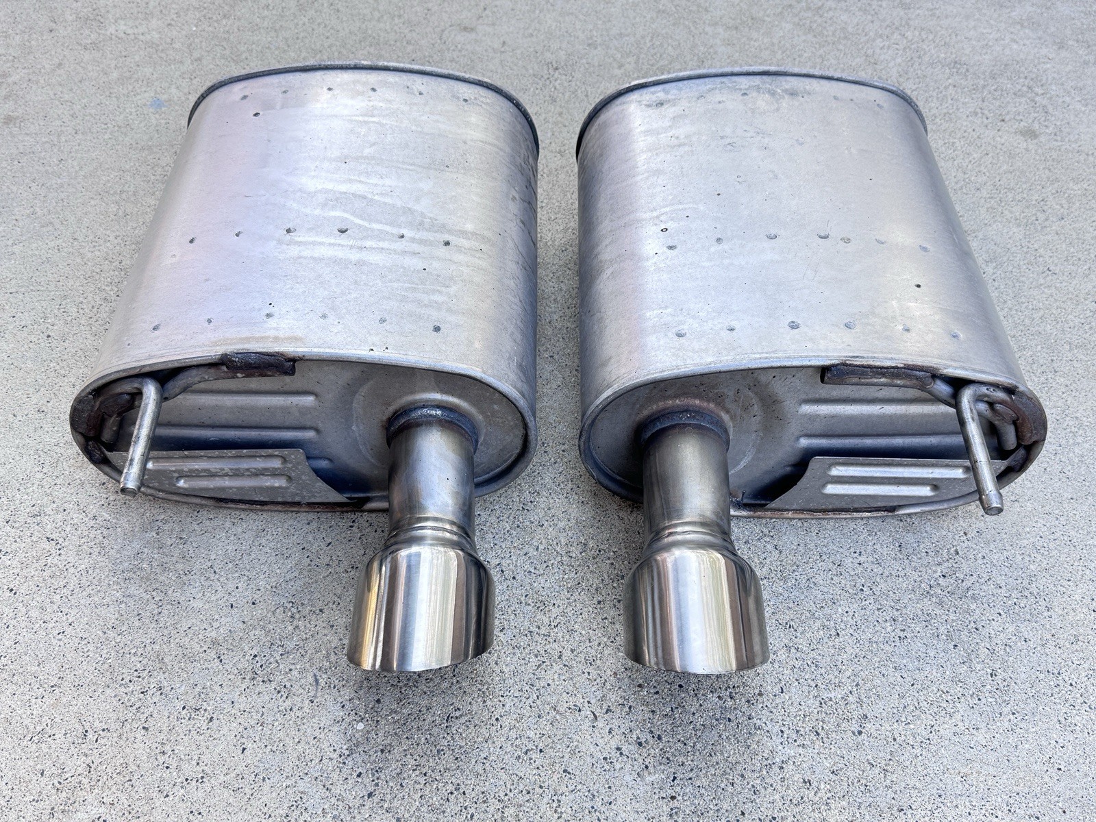 2011-2013 FORD MUSTANG V6 STOCK OEM EXHAUST MUFFLERS CHROME TIPS 2011-2013 FORD MUSTANG V6 STOCK OEM EXHAUST MUFFLERS CHROME TIPS