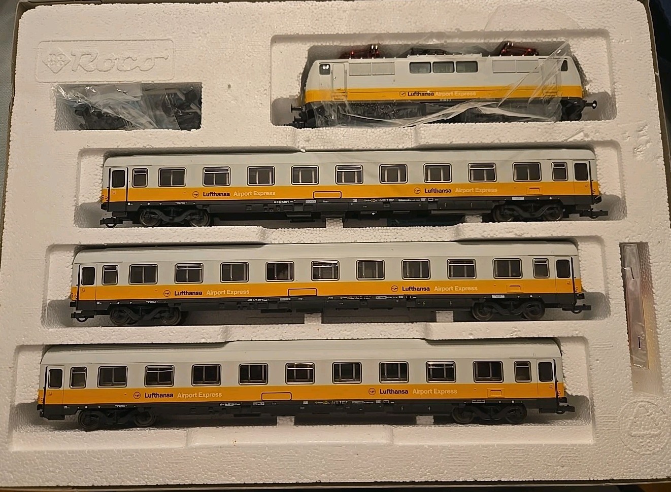 Roco 43047 HO Lufthansa Airport Express Set DB